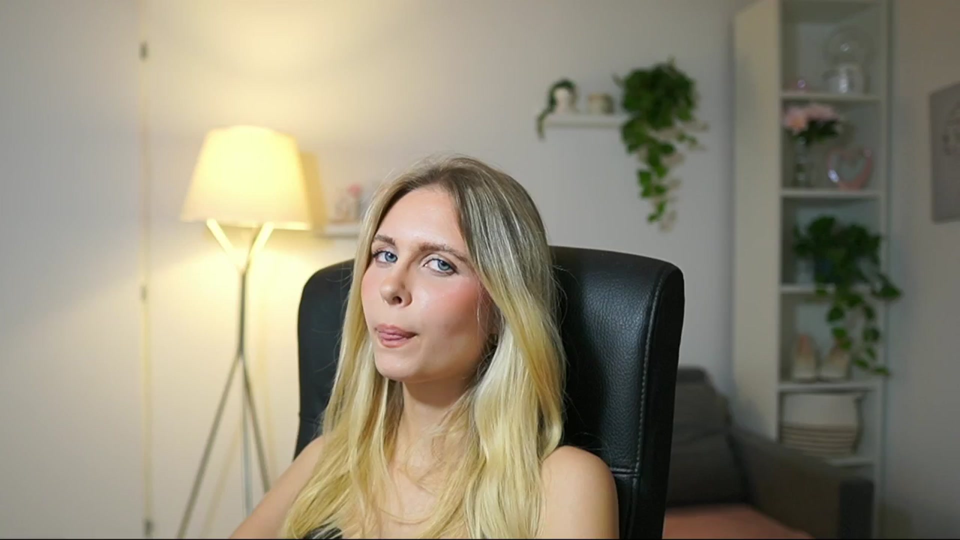 Gallery image thumbnail from Catecrago_'s myfreecams stream on, 09/09/2025, 11:13 image 9 of 20