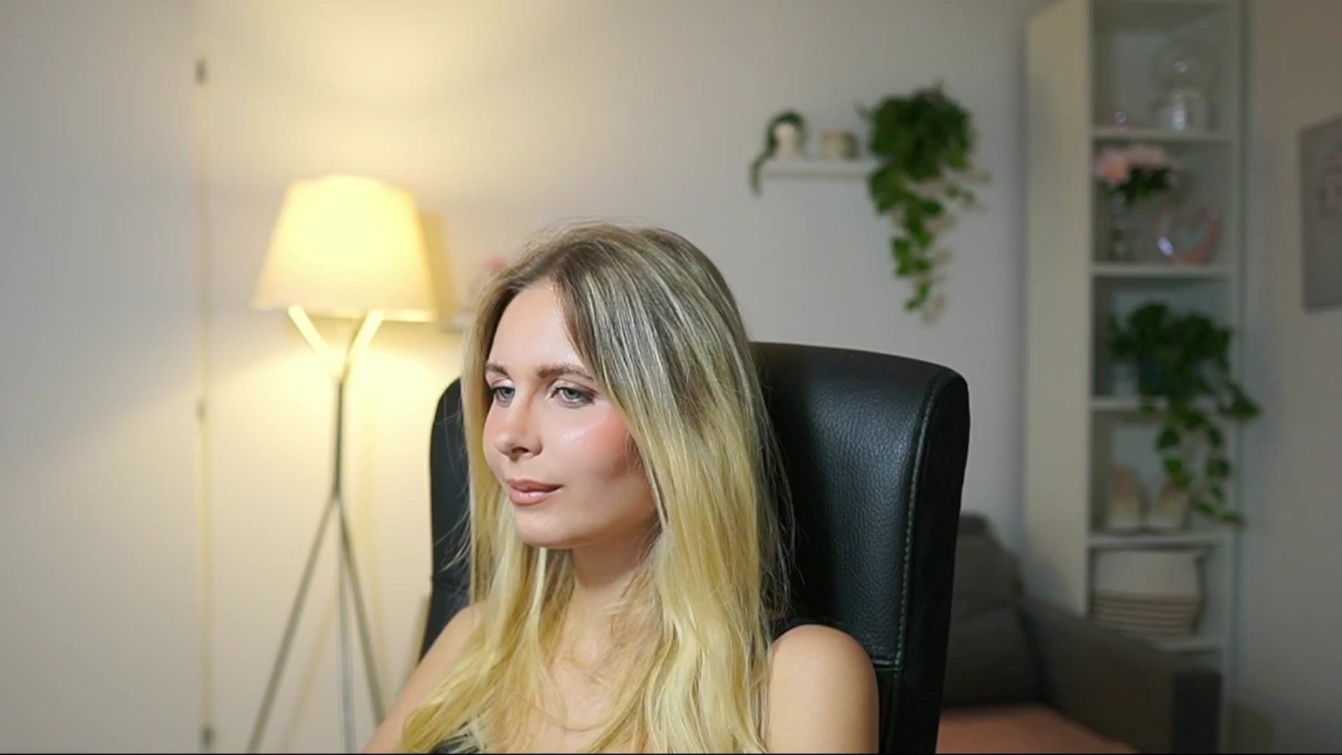 Gallery image thumbnail from Catecrago_'s myfreecams stream on, 09/09/2025, 11:13 image 8 of 20