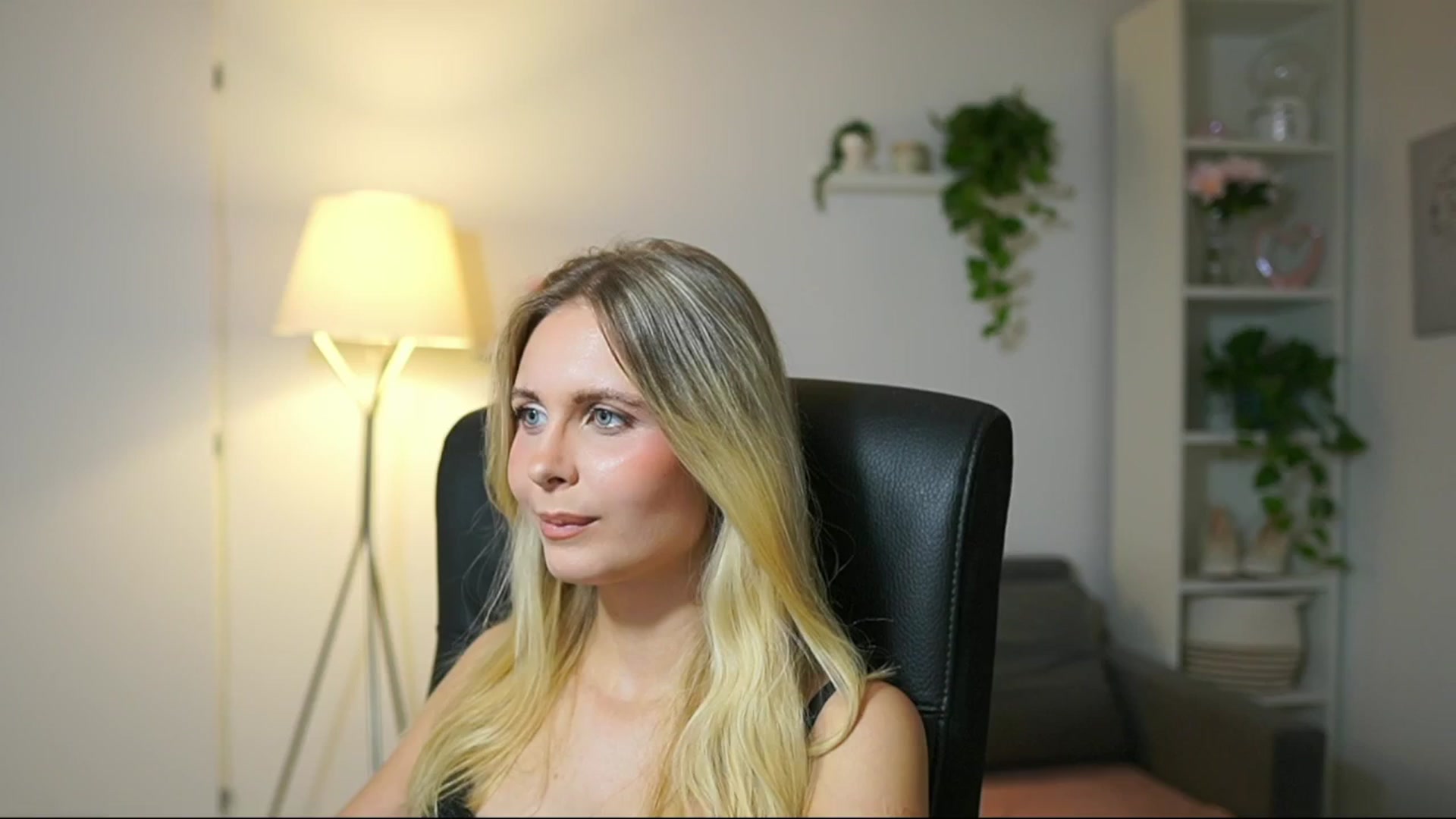 Gallery image thumbnail from Catecrago_'s myfreecams stream on, 09/09/2025, 11:13 image 19 of 20