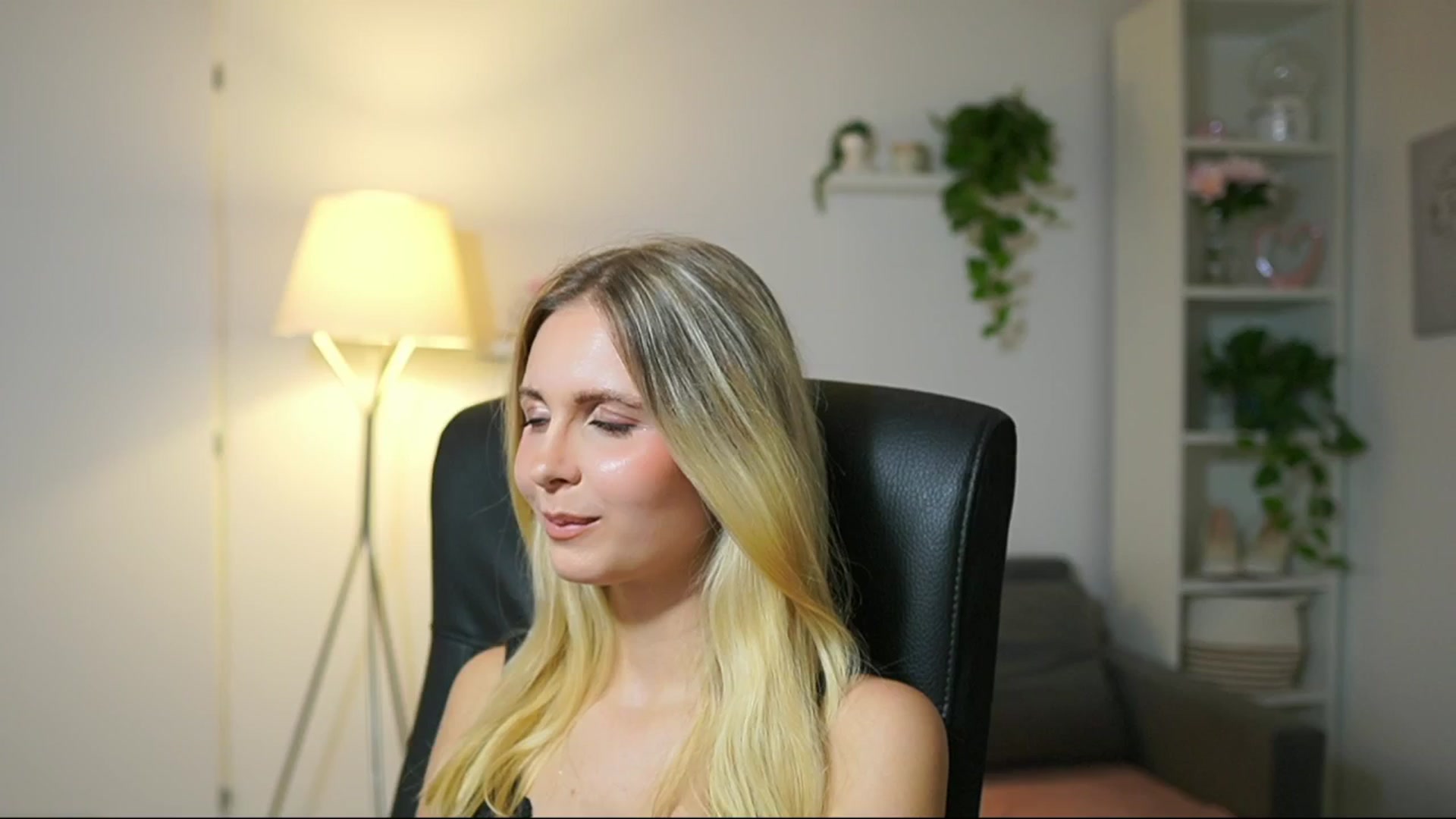 Gallery image thumbnail from Catecrago_'s myfreecams stream on, 09/09/2025, 12:49 image 17 of 20