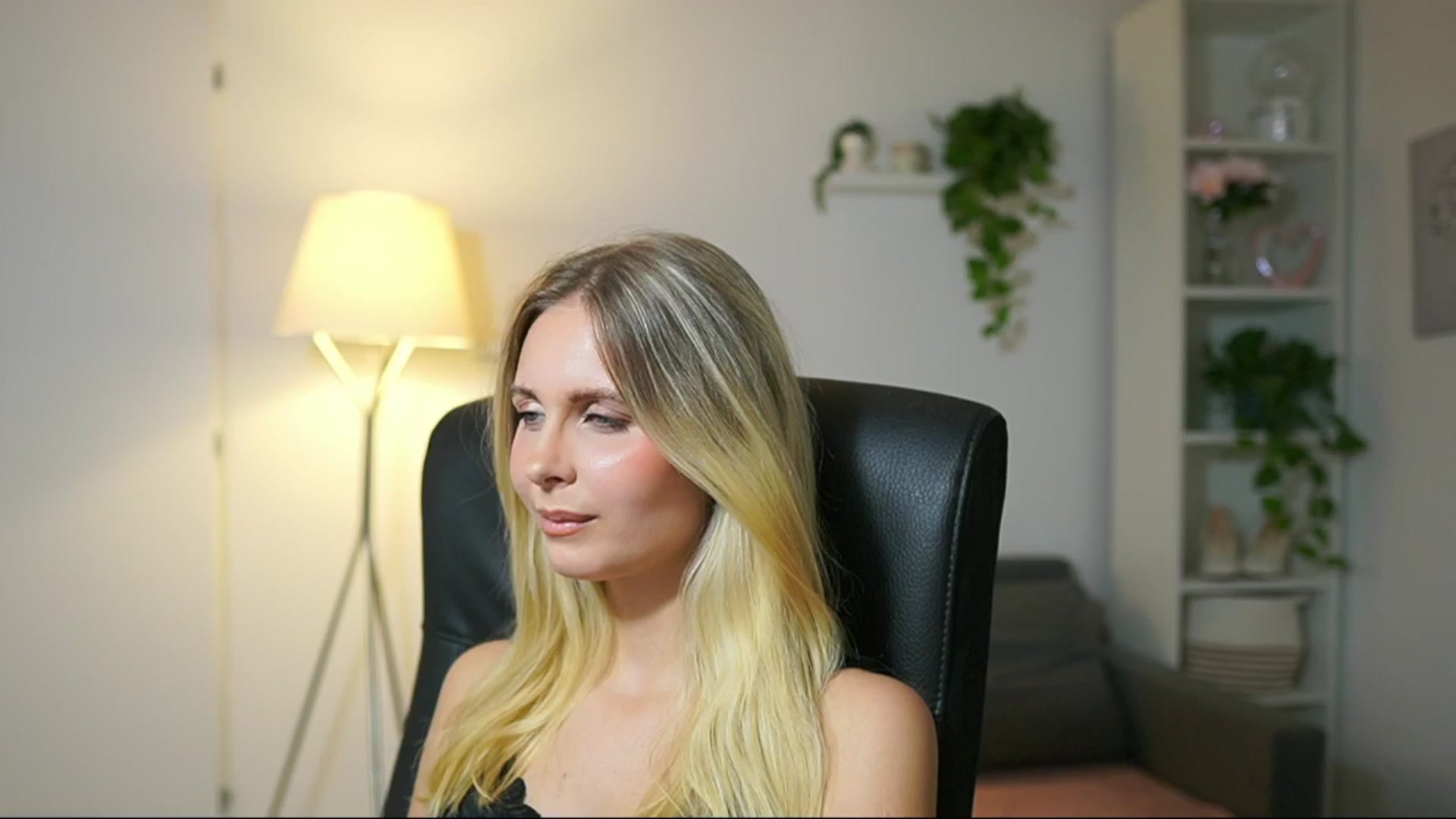 Gallery image thumbnail from Catecrago_'s myfreecams stream on, 09/09/2025, 12:49 image 12 of 20