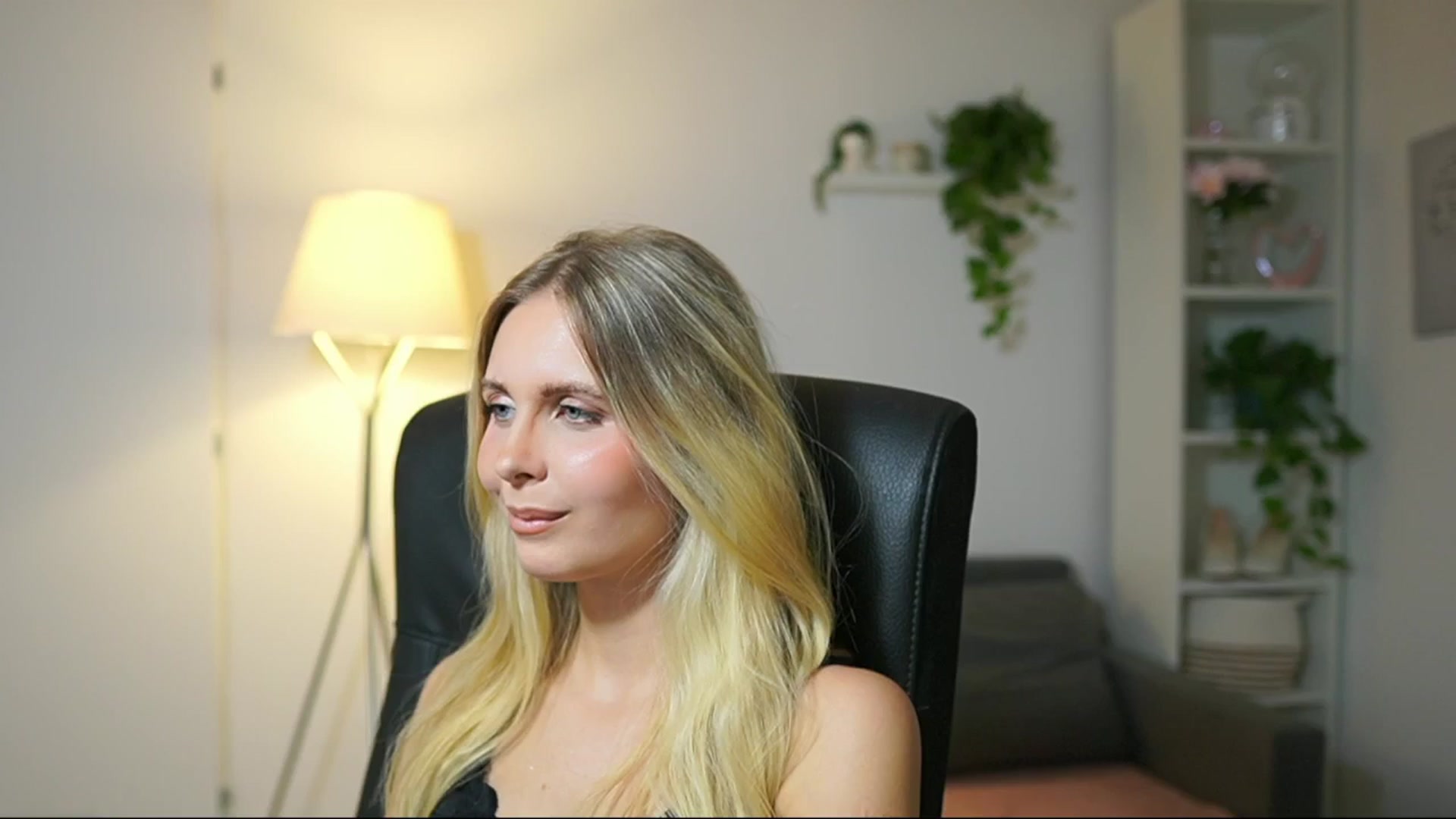 Gallery image thumbnail from Catecrago_'s myfreecams stream on, 09/09/2025, 12:49 image 2 of 20