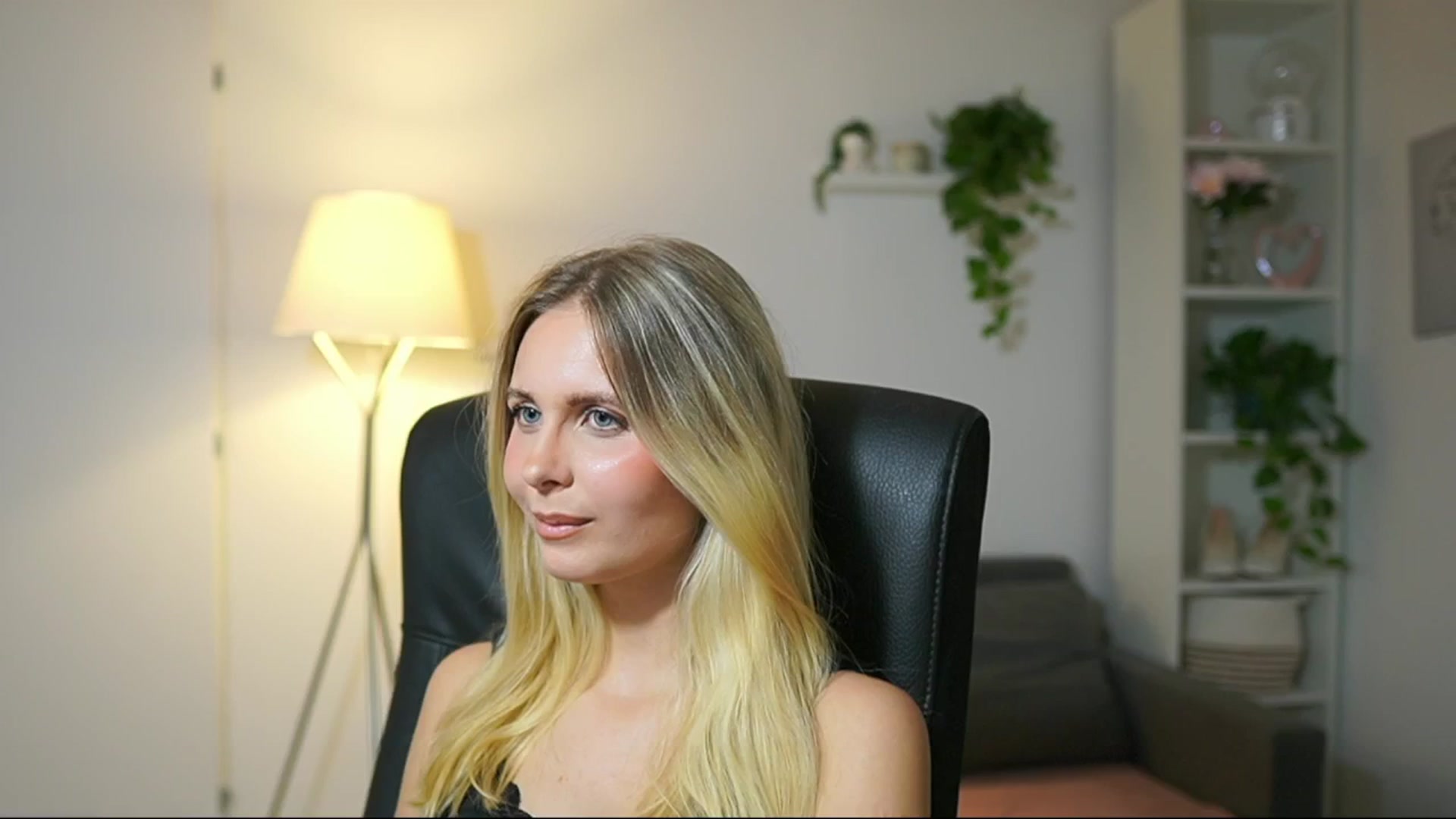 Gallery image thumbnail from Catecrago_'s myfreecams stream on, 09/09/2025, 12:49 image 14 of 20