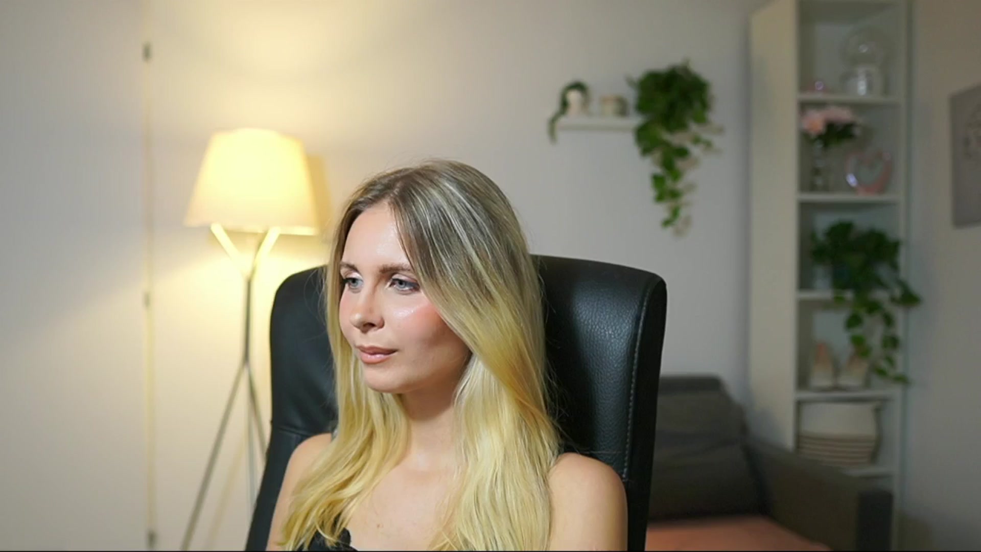Gallery image thumbnail from Catecrago_'s myfreecams stream on, 09/09/2025, 12:49 image 15 of 20