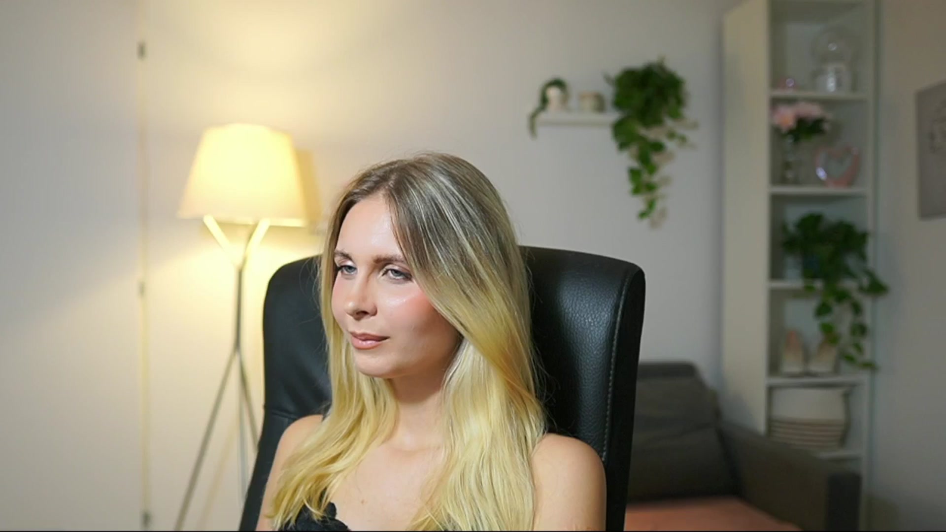 Gallery image thumbnail from Catecrago_'s myfreecams stream on, 09/09/2025, 12:49 image 13 of 20