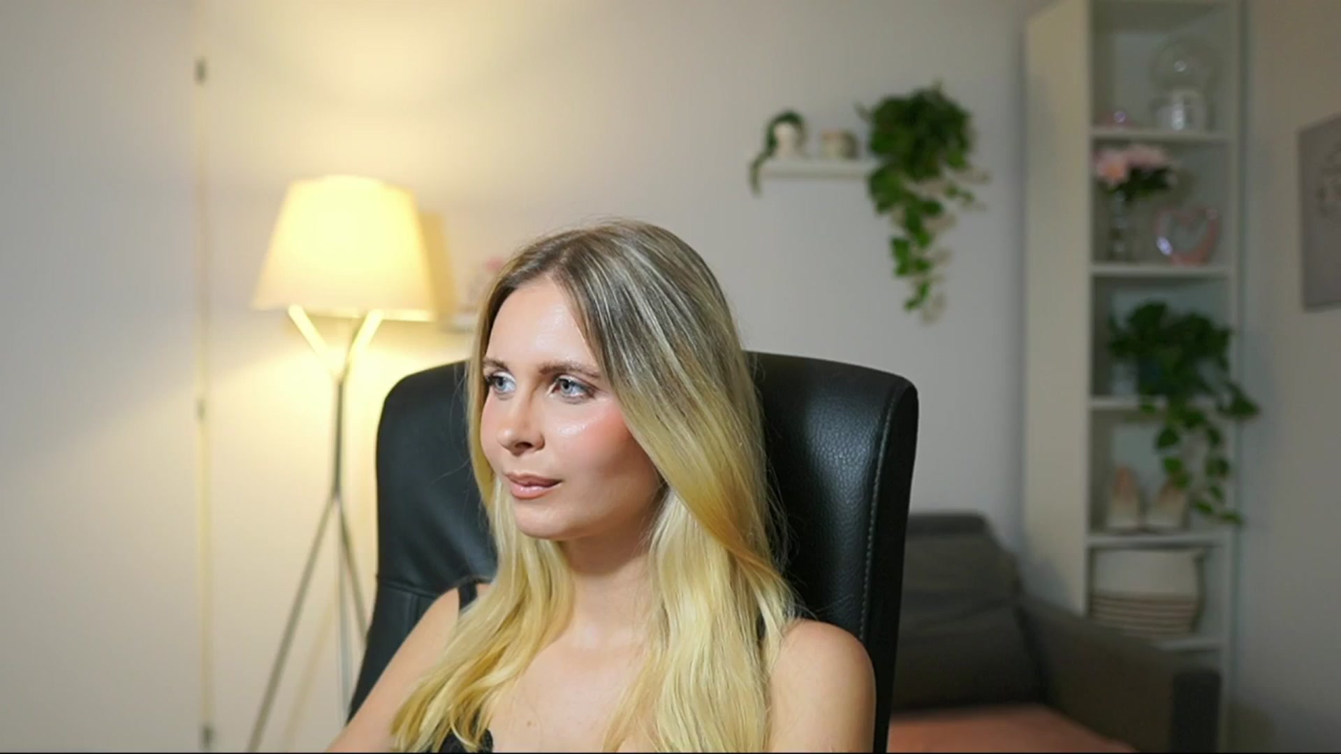 Gallery image thumbnail from Catecrago_'s myfreecams stream on, 09/09/2025, 12:49 image 19 of 20
