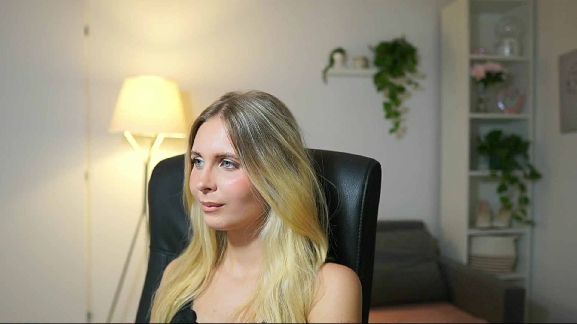 Gallery image thumbnail from Catecrago_'s myfreecams stream on, 09/09/2025, 12:49 image 4 of 20