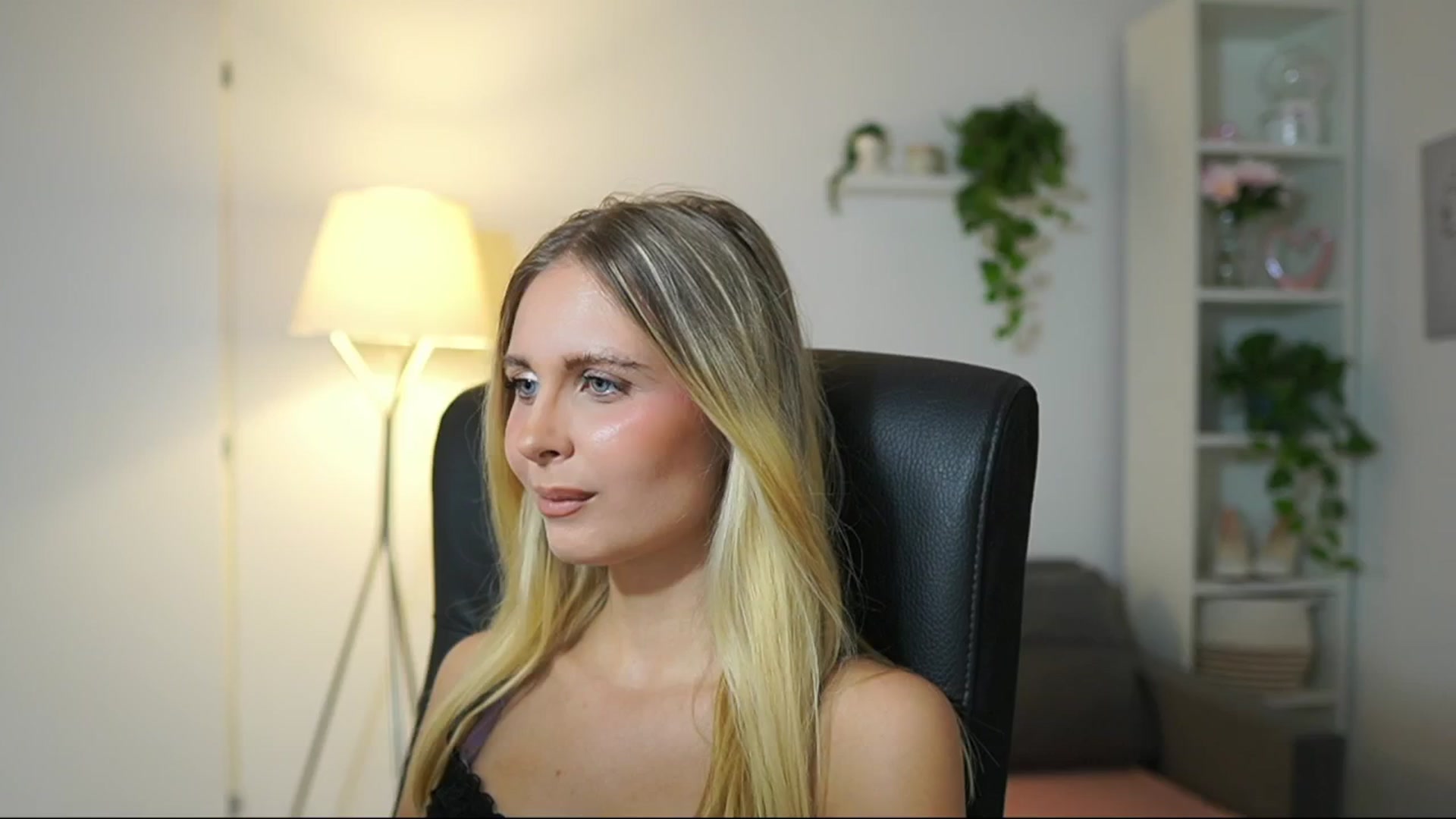 Gallery image thumbnail from Catecrago_'s myfreecams stream on, 09/11/2025, 13:55 image 8 of 20