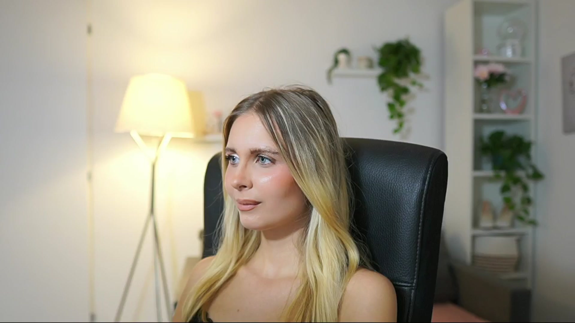 Gallery image thumbnail from Catecrago_'s myfreecams stream on, 09/11/2025, 13:55 image 19 of 20
