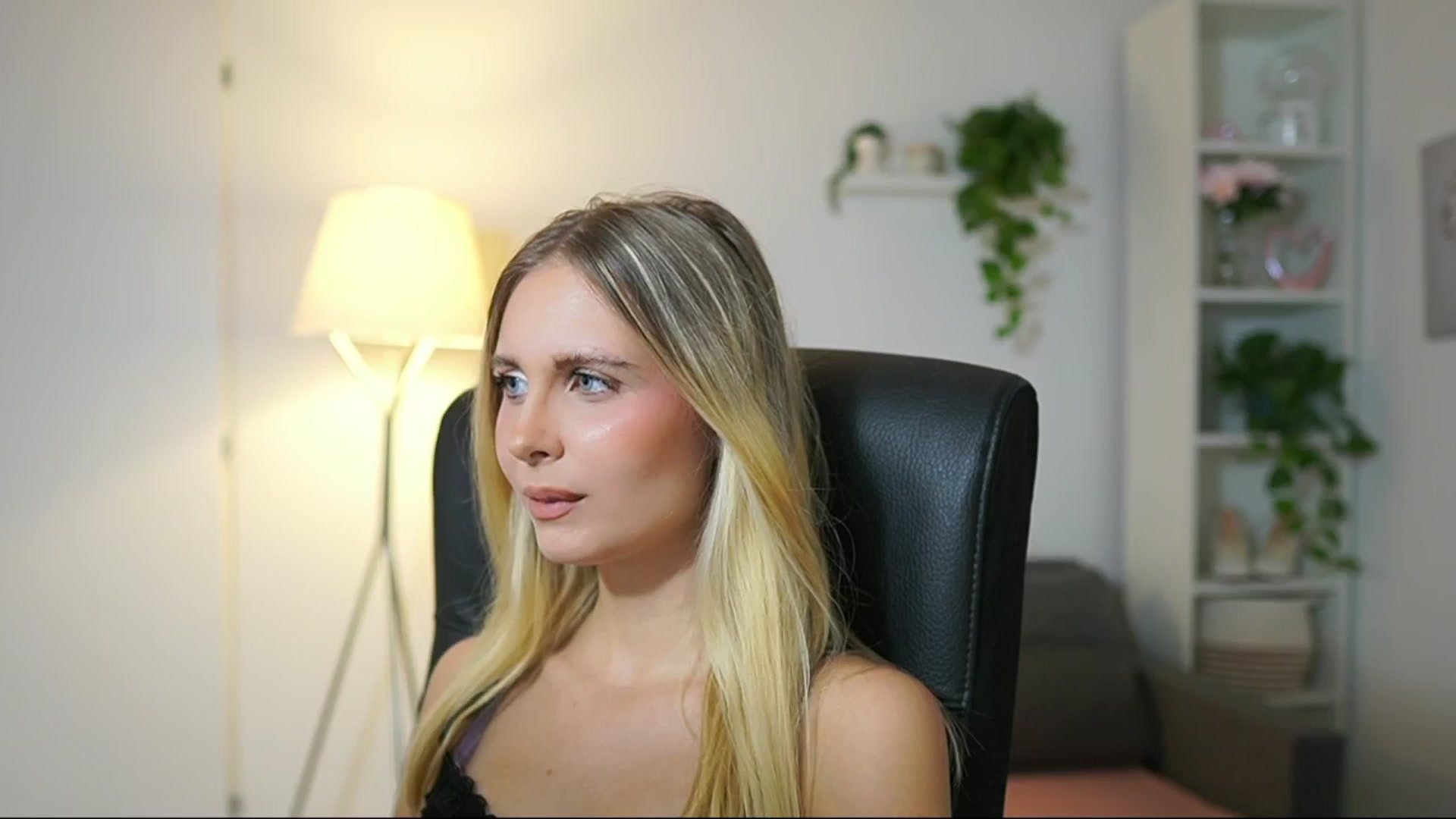 Gallery image thumbnail from Catecrago_'s myfreecams stream on, 09/11/2025, 13:55 image 7 of 20