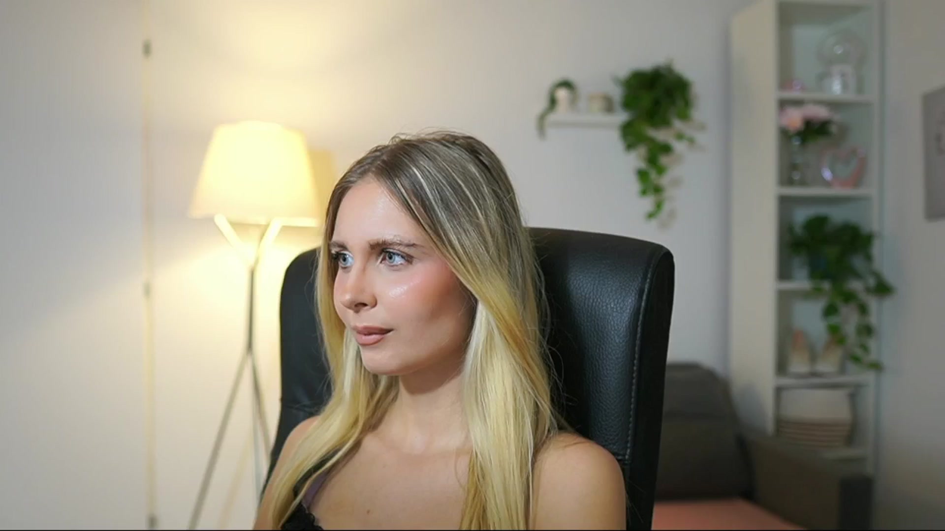 Gallery image thumbnail from Catecrago_'s myfreecams stream on, 09/11/2025, 13:55 image 12 of 20