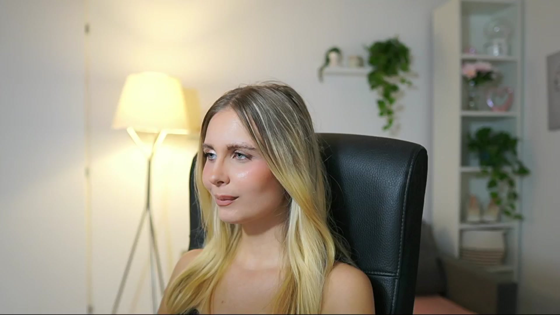 Gallery image thumbnail from Catecrago_'s myfreecams stream on, 09/11/2025, 13:55 image 16 of 20