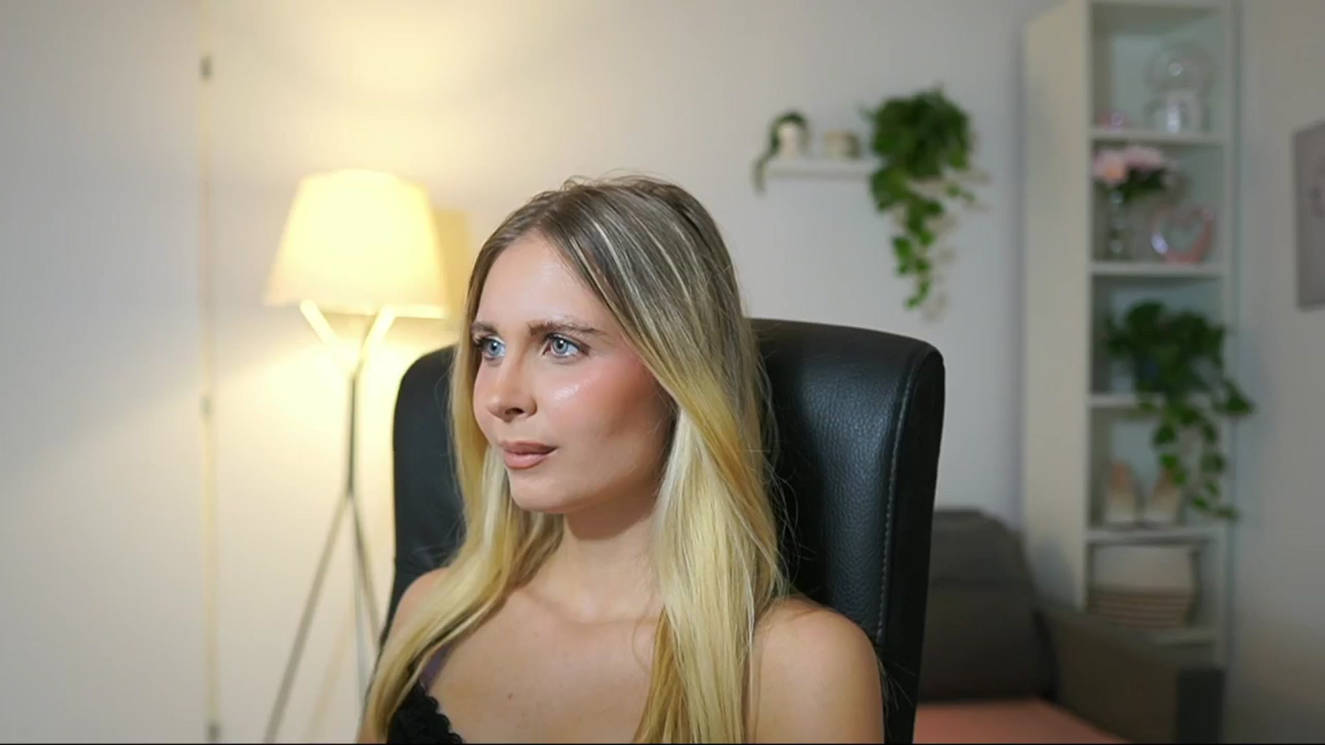 Gallery image thumbnail from Catecrago_'s myfreecams stream on, 09/11/2025, 13:55 image 10 of 20
