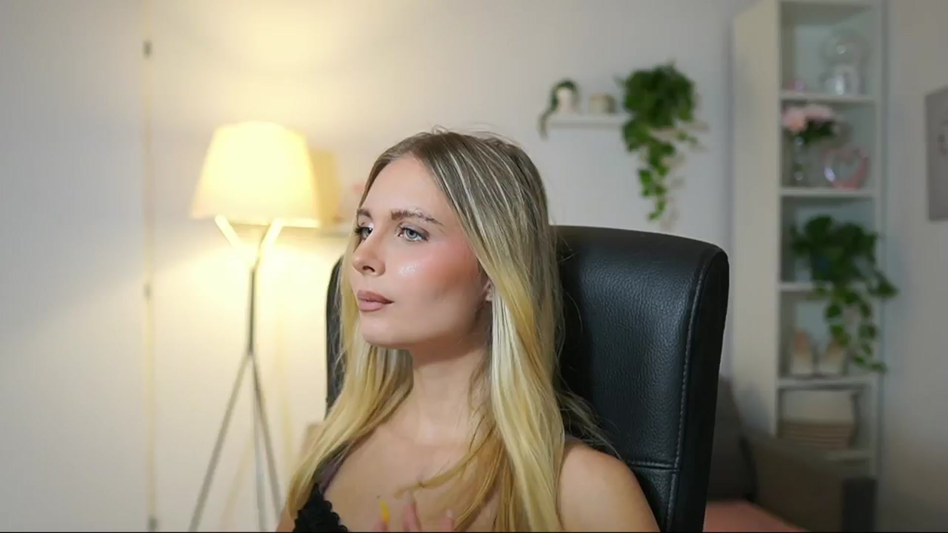 Gallery image thumbnail from Catecrago_'s myfreecams stream on, 09/11/2025, 13:55 image 14 of 20