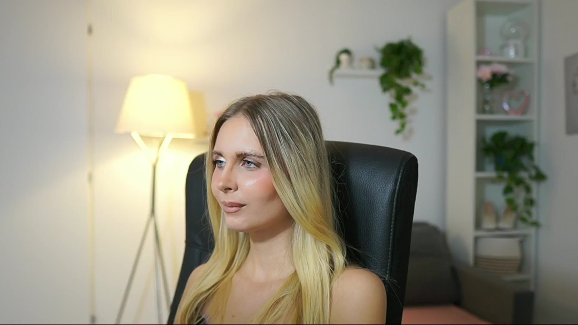 Gallery image thumbnail from Catecrago_'s myfreecams stream on, 09/11/2025, 15:19 image 16 of 20