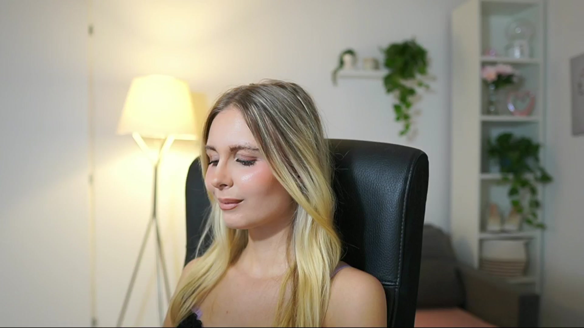 Gallery image thumbnail from Catecrago_'s myfreecams stream on, 09/11/2025, 15:19 image 1 of 20