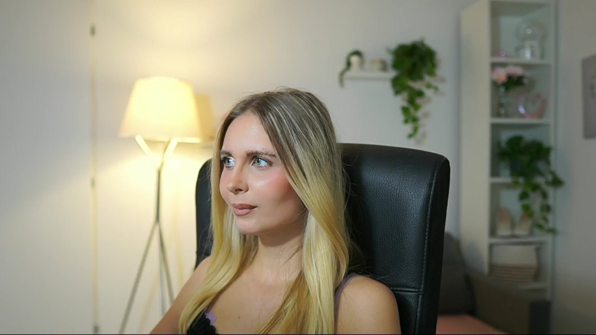 Gallery image thumbnail from Catecrago_'s myfreecams stream on, 09/11/2025, 15:19 image 6 of 20