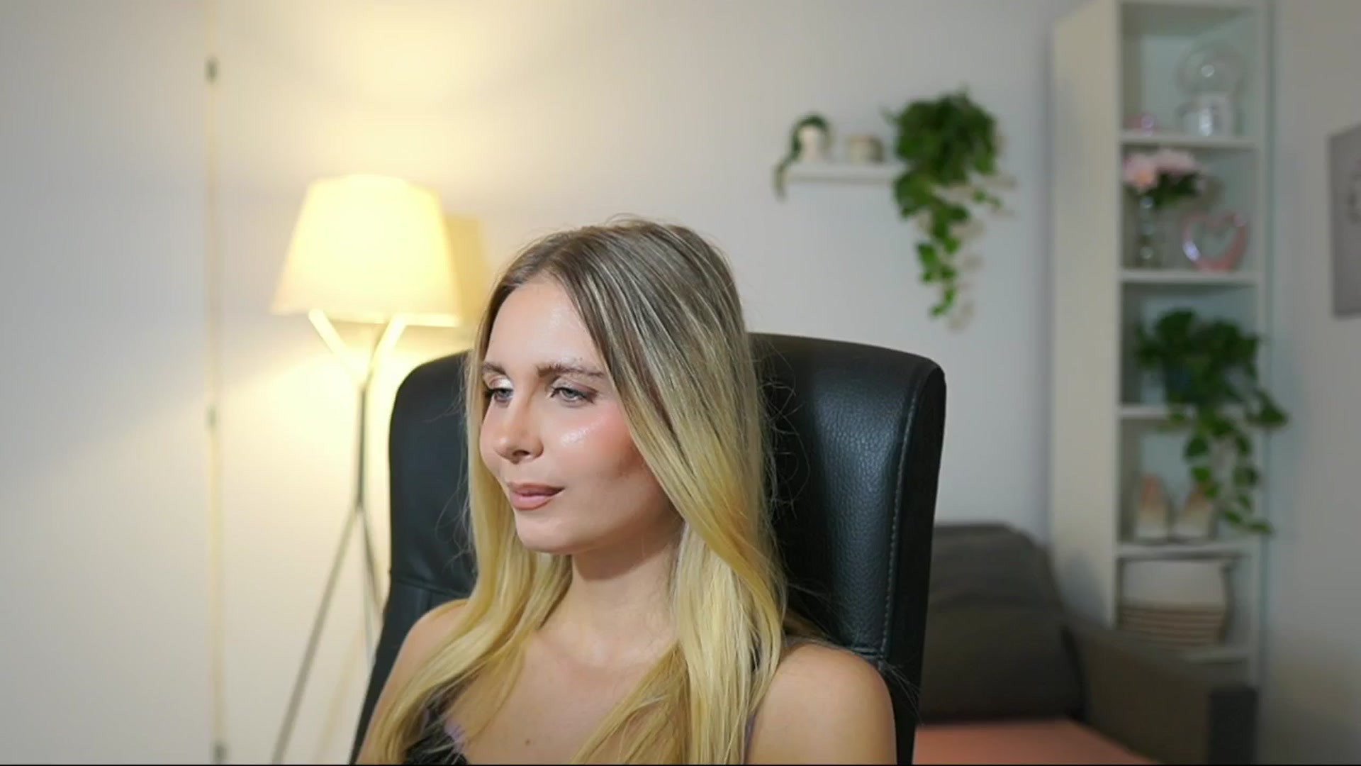 Gallery image thumbnail from Catecrago_'s myfreecams stream on, 09/11/2025, 15:19 image 13 of 20