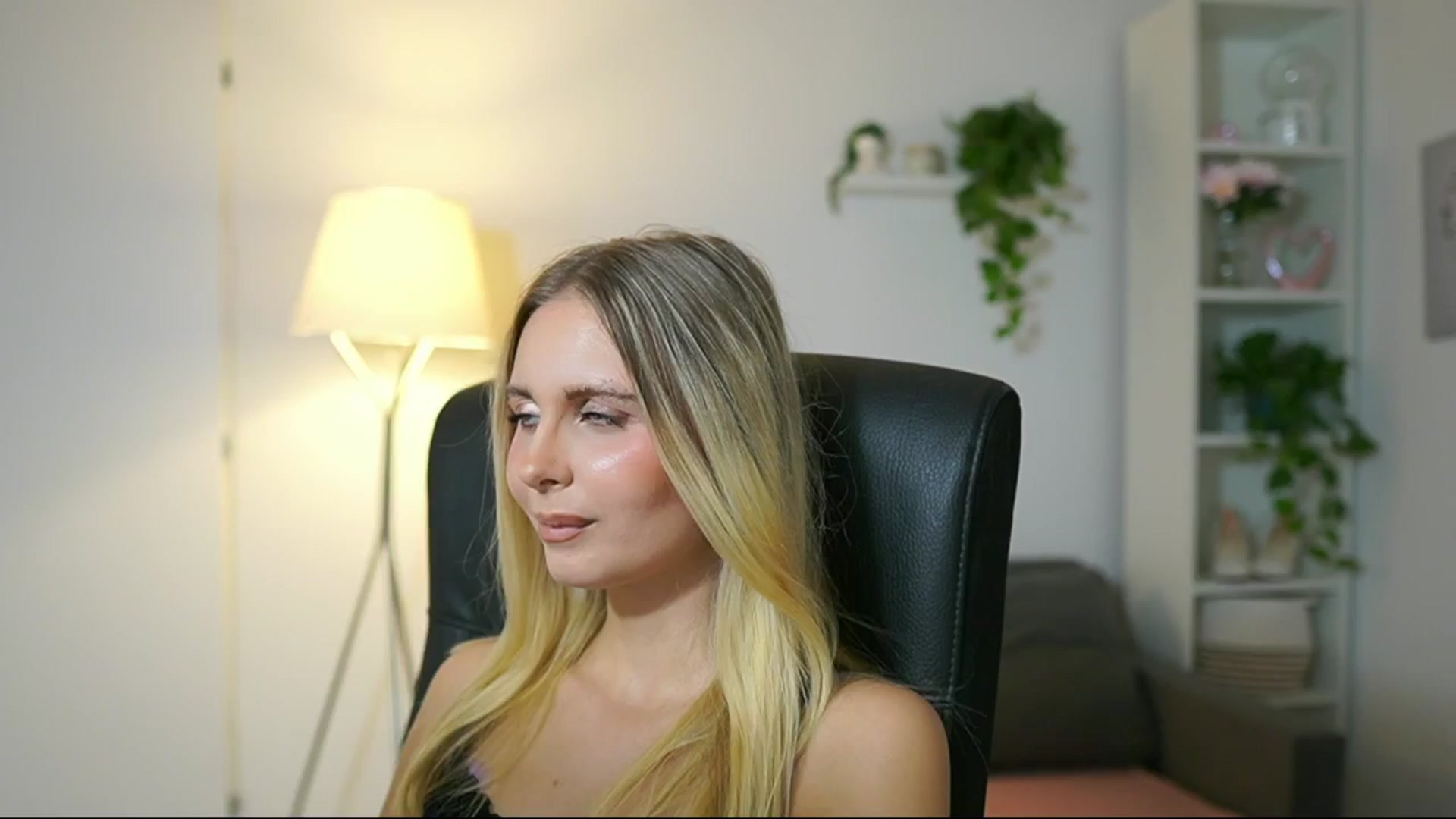 Gallery image thumbnail from Catecrago_'s myfreecams stream on, 09/11/2025, 15:19 image 14 of 20