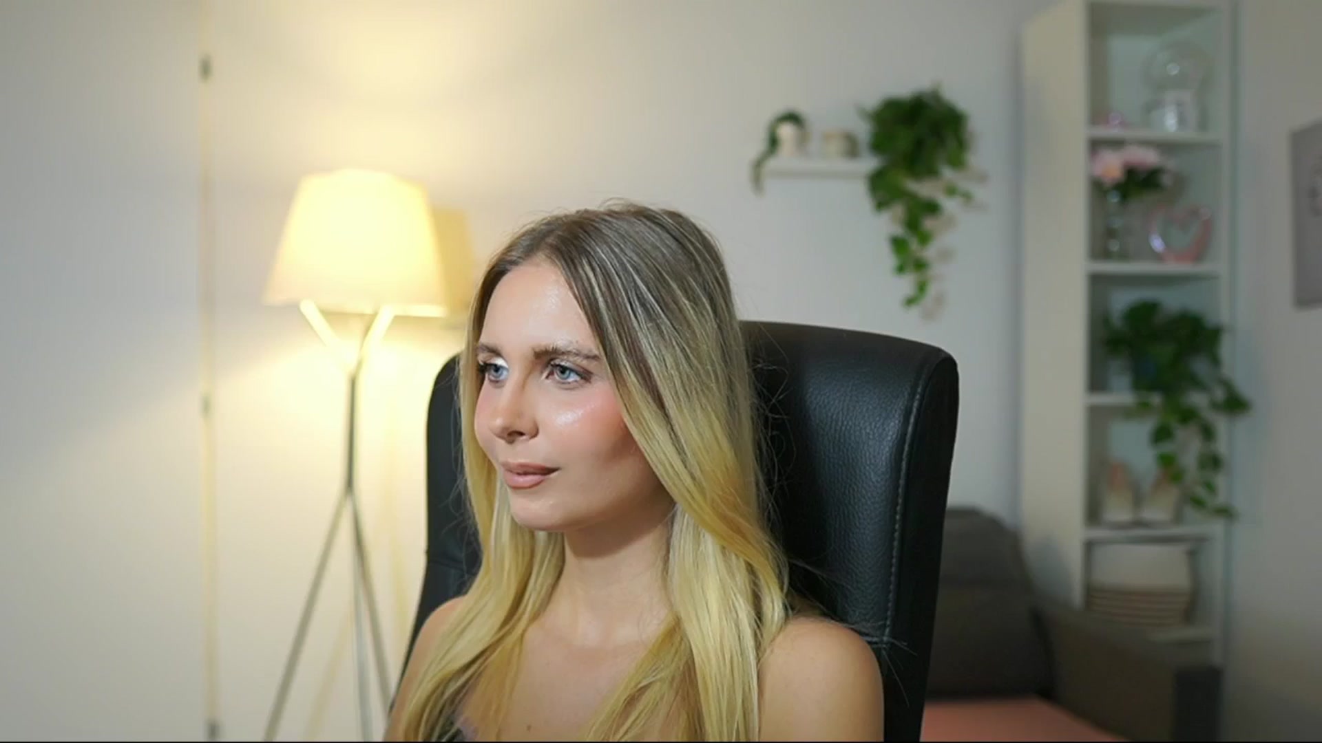 Gallery image thumbnail from Catecrago_'s myfreecams stream on, 09/11/2025, 15:19 image 15 of 20