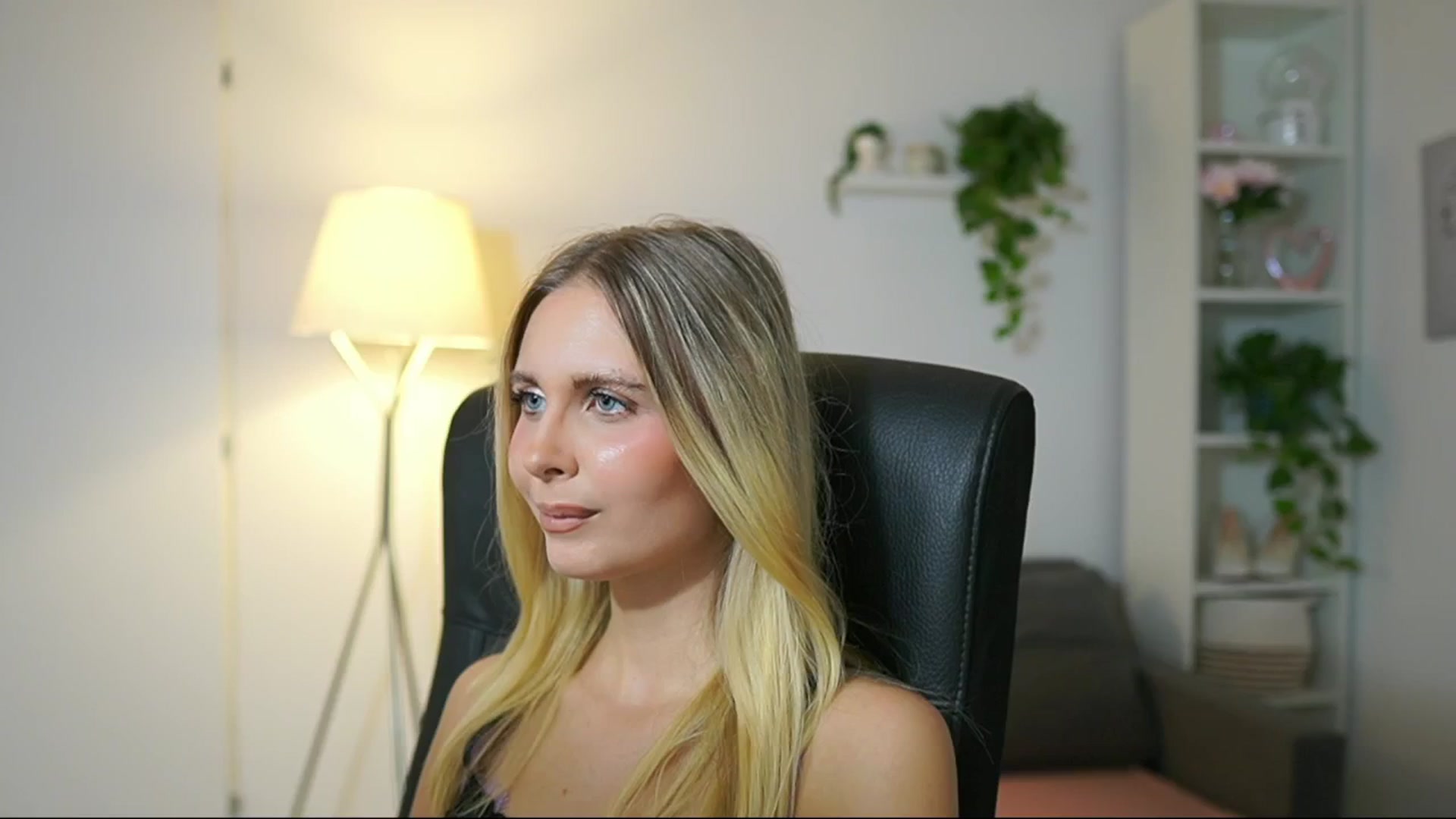Gallery image thumbnail from Catecrago_'s myfreecams stream on, 09/11/2025, 15:19 image 12 of 20