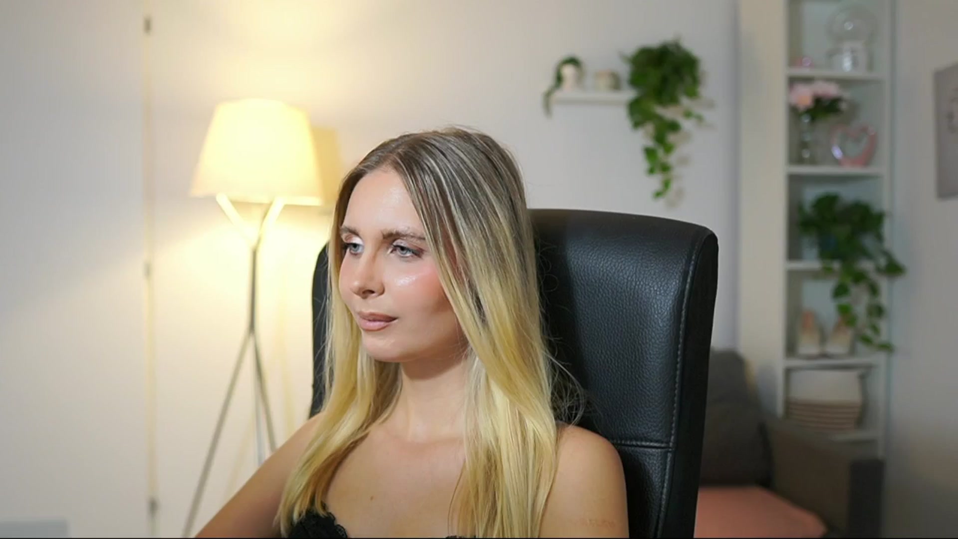 Gallery image thumbnail from Catecrago_'s myfreecams stream on, 09/11/2025, 16:21 image 20 of 20
