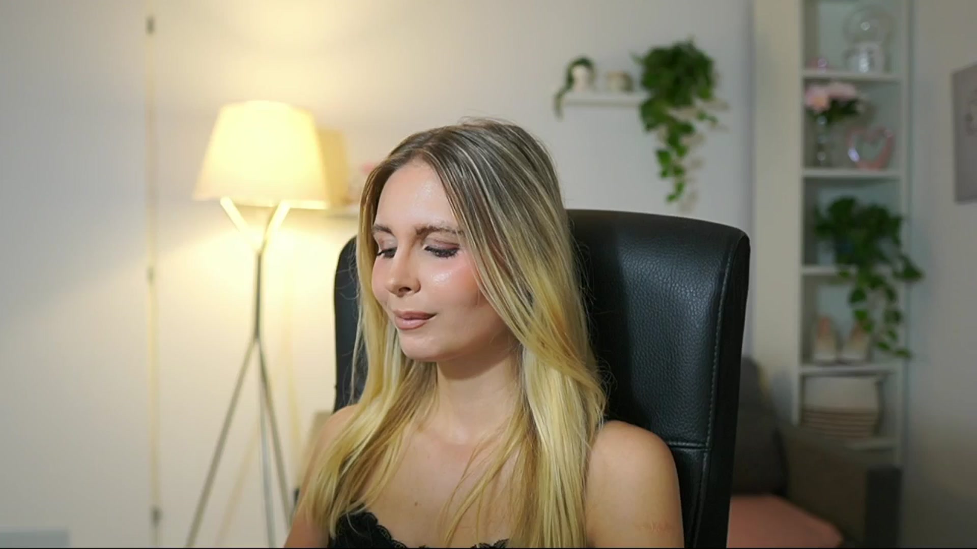 Gallery image thumbnail from Catecrago_'s myfreecams stream on, 09/11/2025, 16:21 image 9 of 20