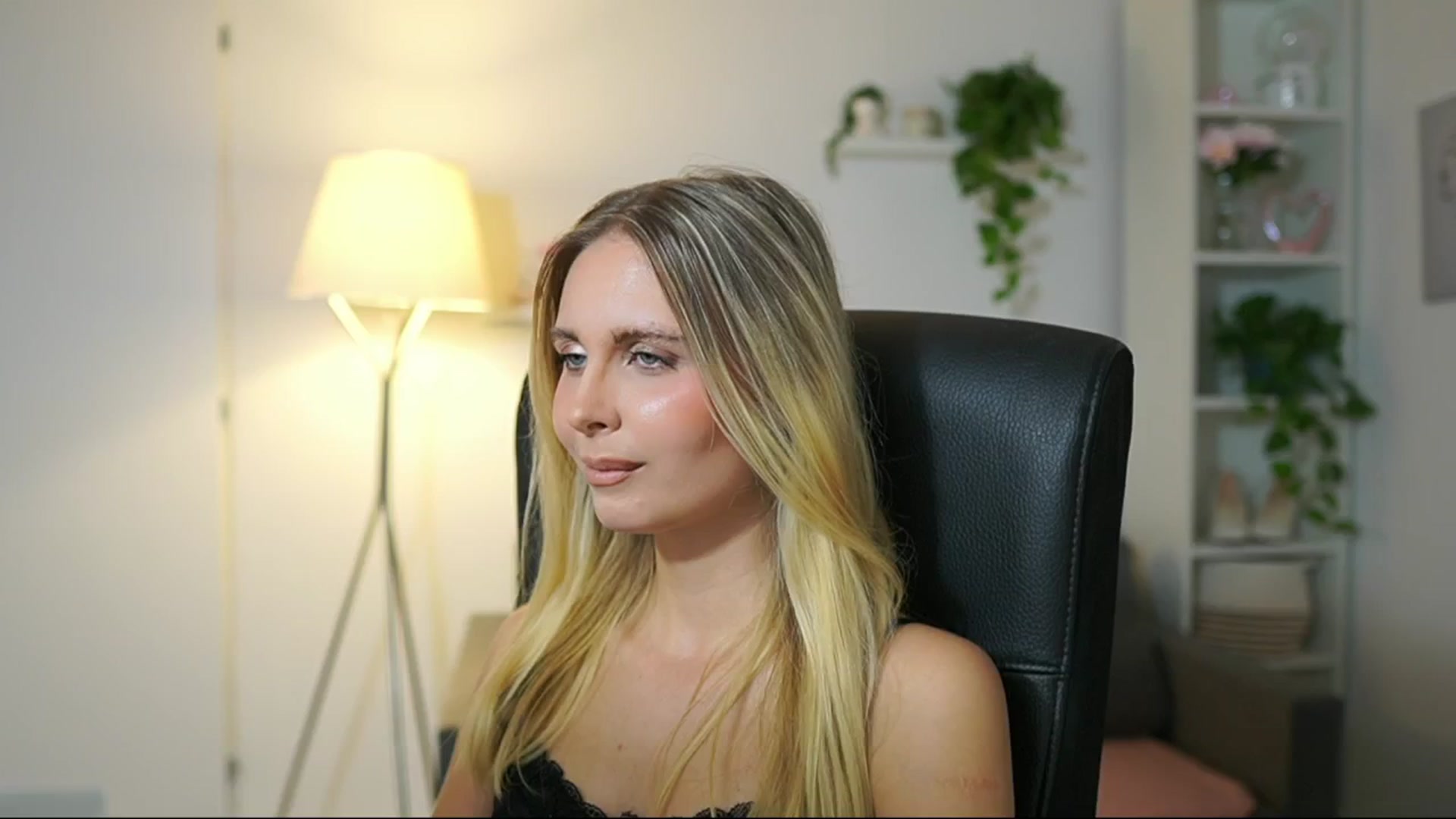 Gallery image thumbnail from Catecrago_'s myfreecams stream on, 09/11/2025, 16:21 image 3 of 20