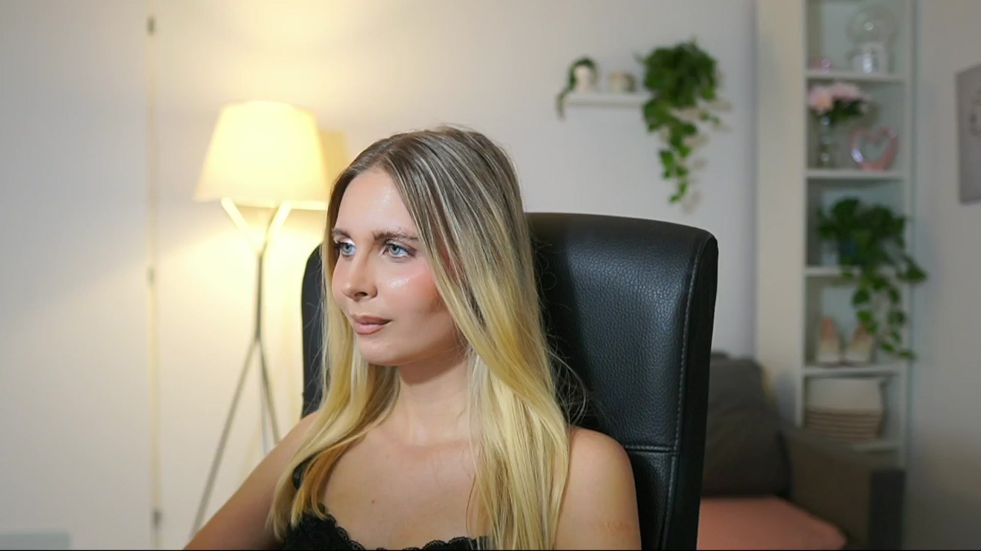Gallery image thumbnail from Catecrago_'s myfreecams stream on, 09/11/2025, 16:21 image 15 of 20