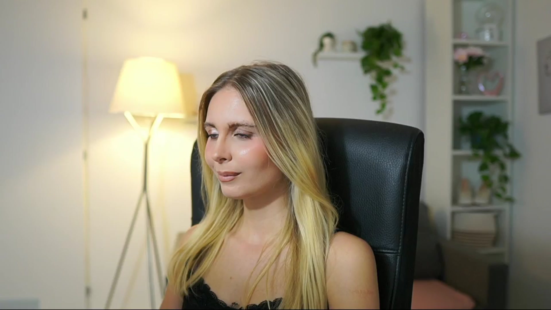 Gallery image thumbnail from Catecrago_'s myfreecams stream on, 09/11/2025, 16:21 image 1 of 20