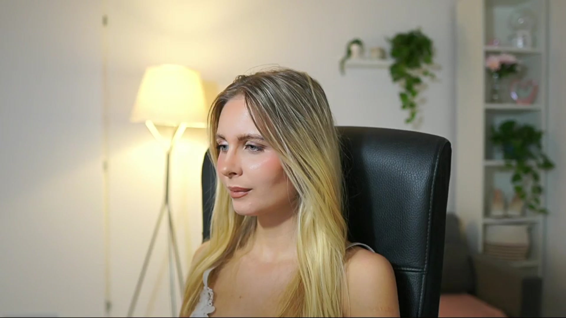 Gallery image thumbnail from Catecrago_'s myfreecams stream on, 09/12/2025, 11:15 image 3 of 20