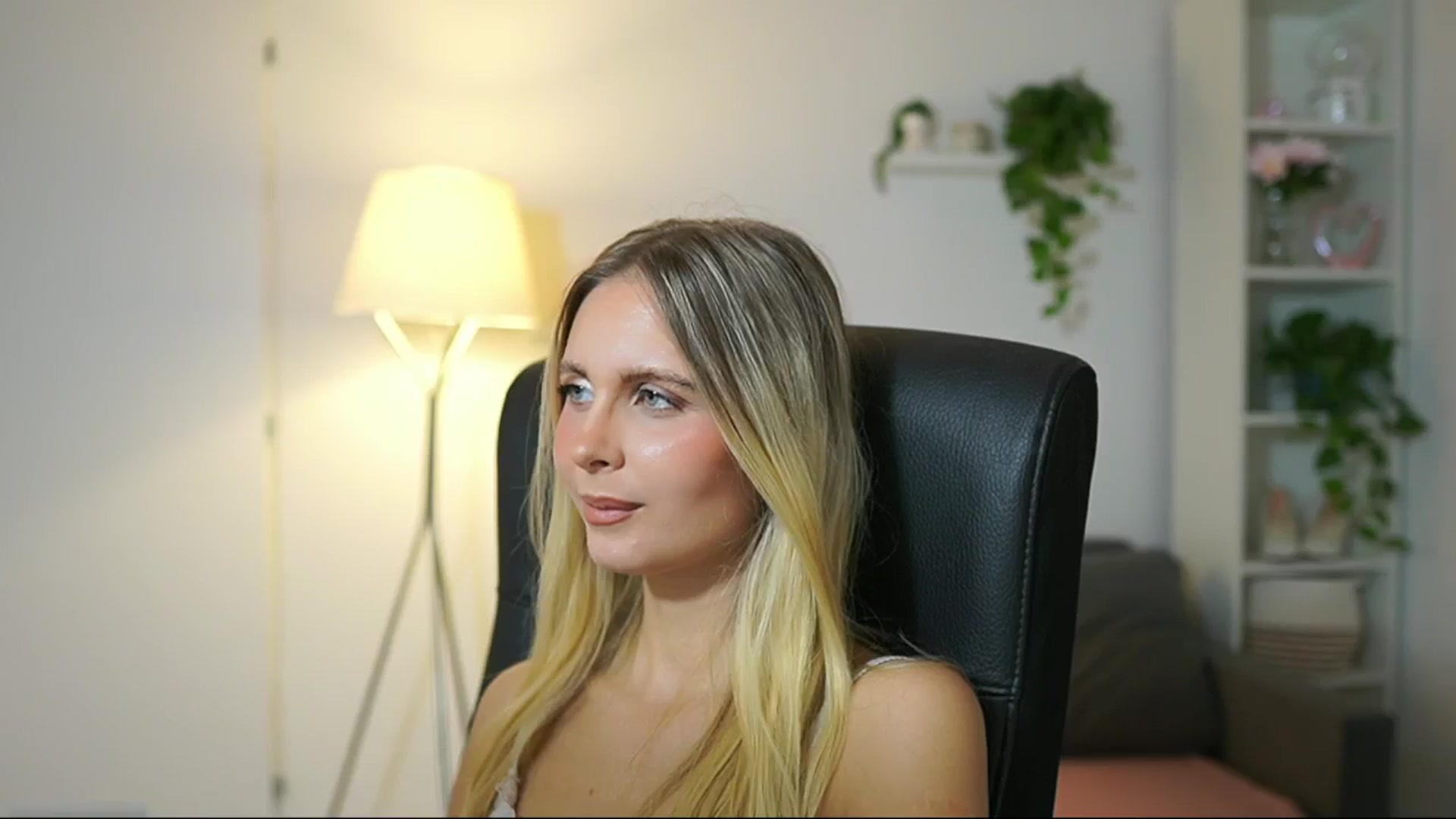 Gallery image thumbnail from Catecrago_'s myfreecams stream on, 09/12/2025, 11:15 image 13 of 20