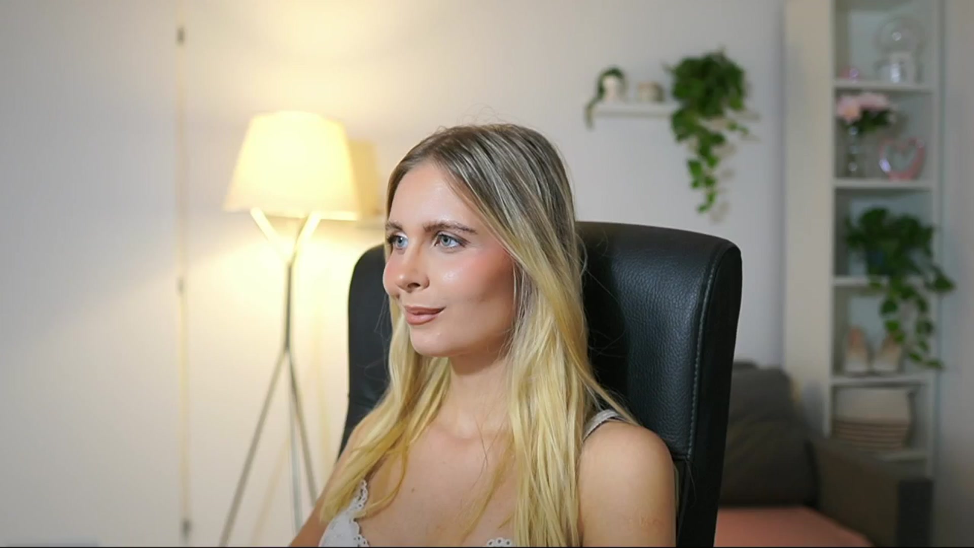 Gallery image thumbnail from Catecrago_'s myfreecams stream on, 09/12/2025, 12:07 image 14 of 20