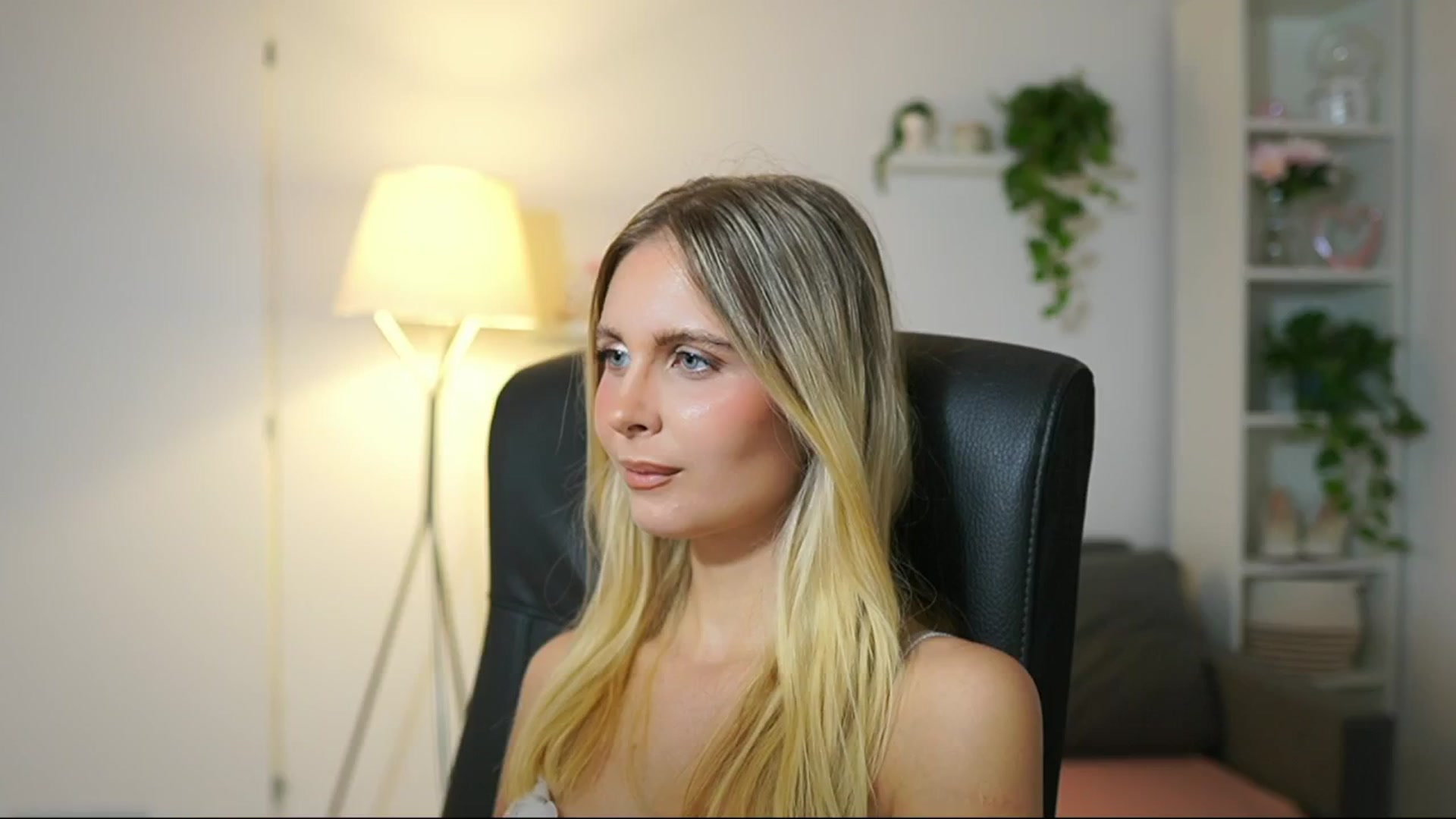 Gallery image thumbnail from Catecrago_'s myfreecams stream on, 09/12/2025, 12:07 image 2 of 20