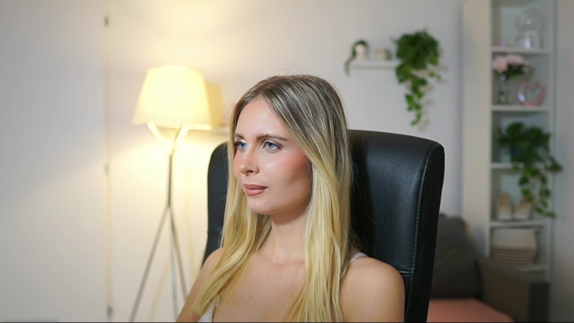 Gallery image thumbnail from Catecrago_'s myfreecams stream on, 09/12/2025, 12:07 image 9 of 20