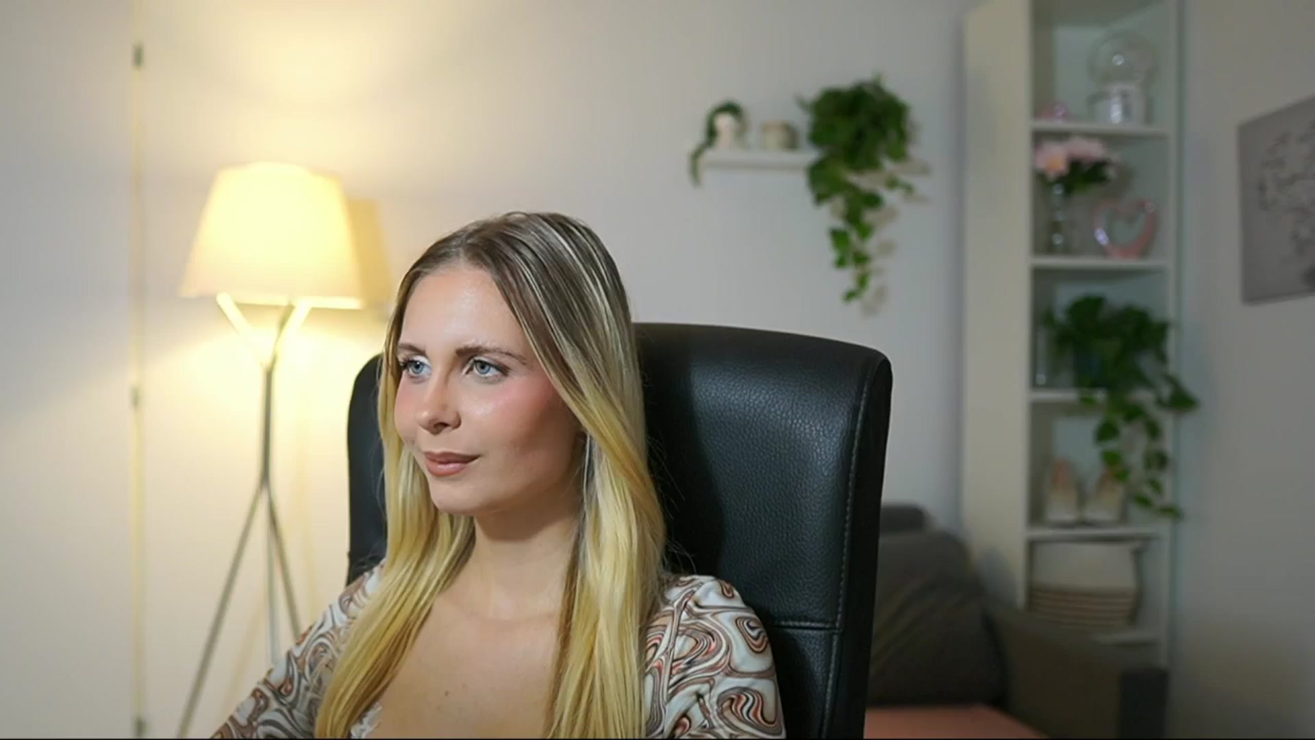 Gallery image thumbnail from Catecrago_'s myfreecams stream on, 09/15/2025, 14:18 image 15 of 20