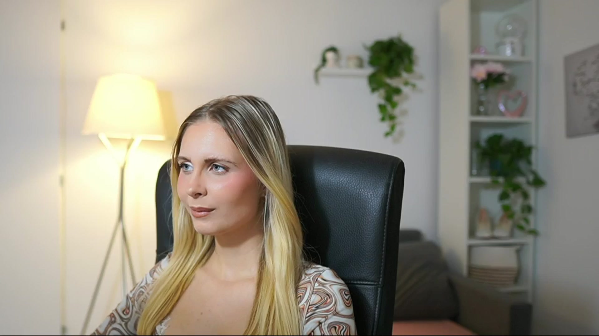 Gallery image thumbnail from Catecrago_'s myfreecams stream on, 09/15/2025, 14:18 image 13 of 20