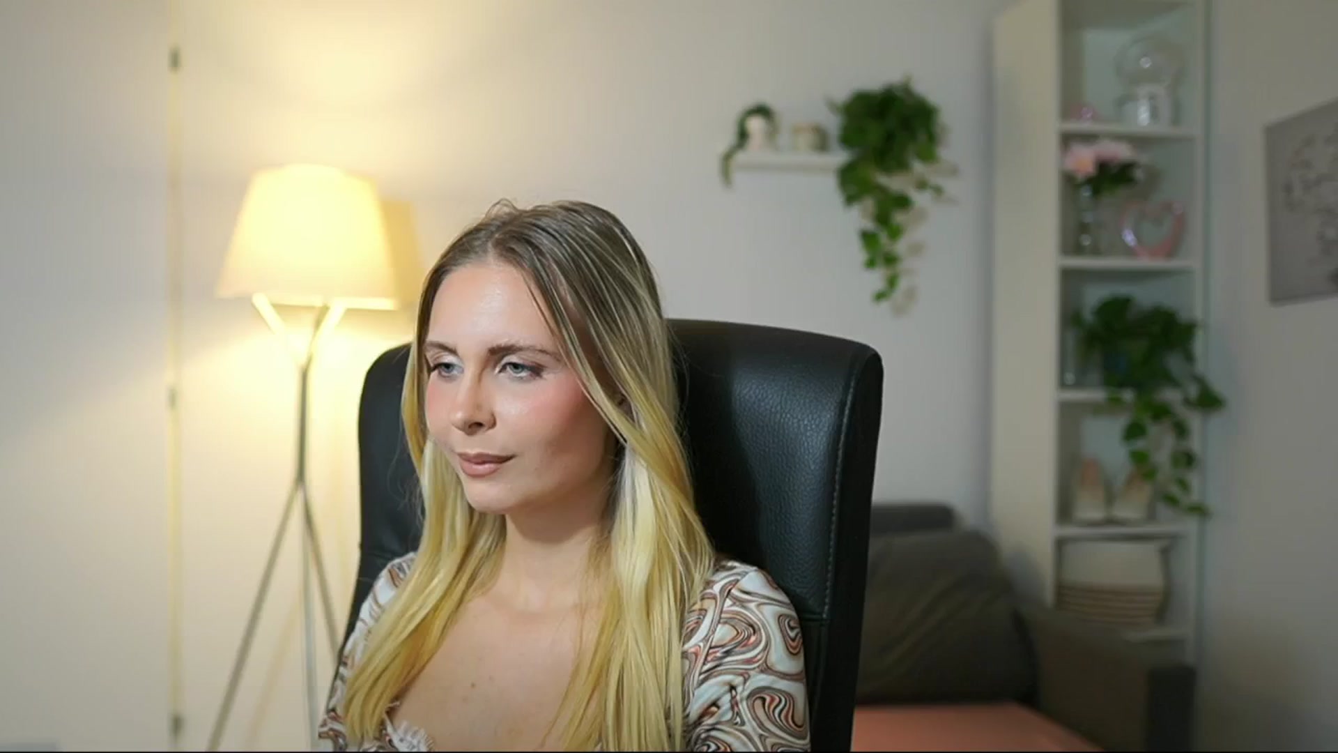 Gallery image thumbnail from Catecrago_'s myfreecams stream on, 09/15/2025, 15:21 image 6 of 20
