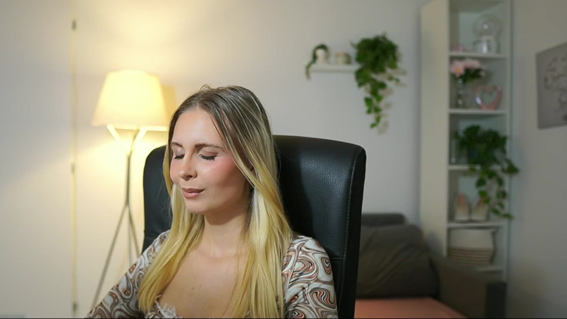 Gallery image thumbnail from Catecrago_'s myfreecams stream on, 09/15/2025, 15:21 image 3 of 20