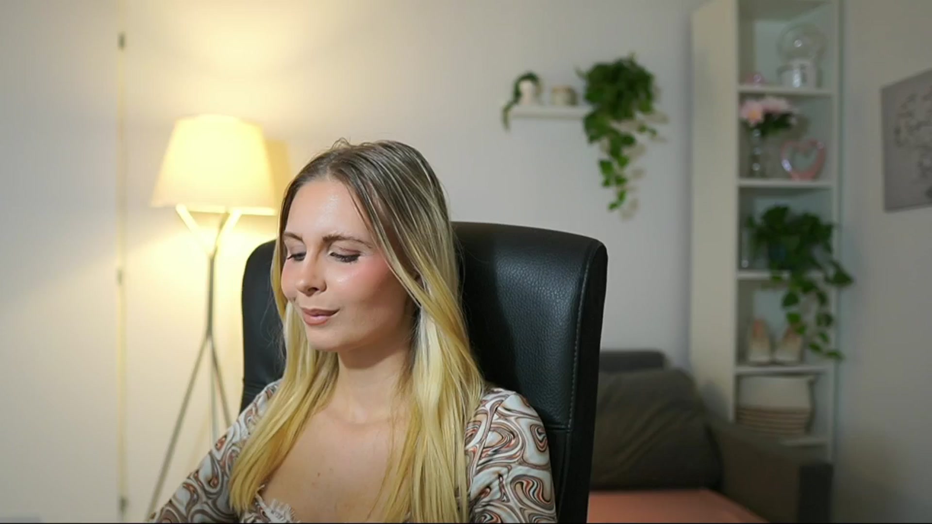 Gallery image thumbnail from Catecrago_'s myfreecams stream on, 09/15/2025, 15:21 image 2 of 20