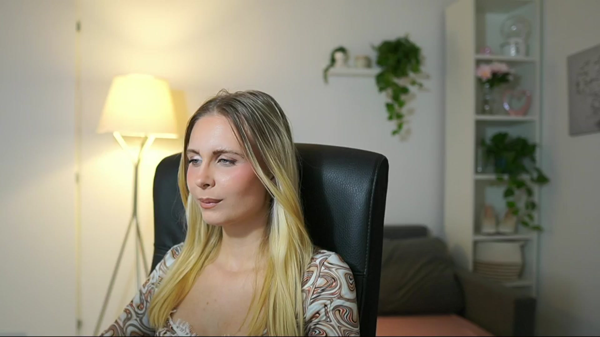 Gallery image thumbnail from Catecrago_'s myfreecams stream on, 09/15/2025, 15:21 image 5 of 20