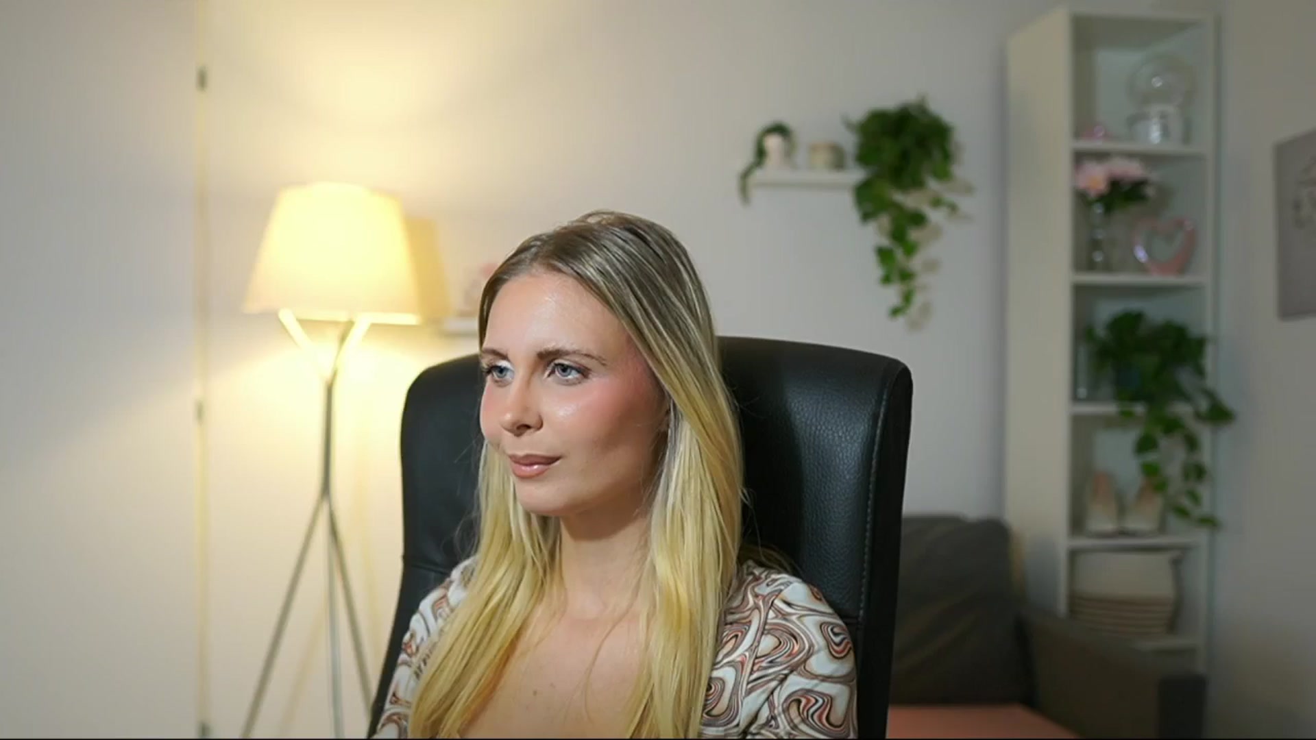 Gallery image thumbnail from Catecrago_'s myfreecams stream on, 09/15/2025, 16:33 image 1 of 20