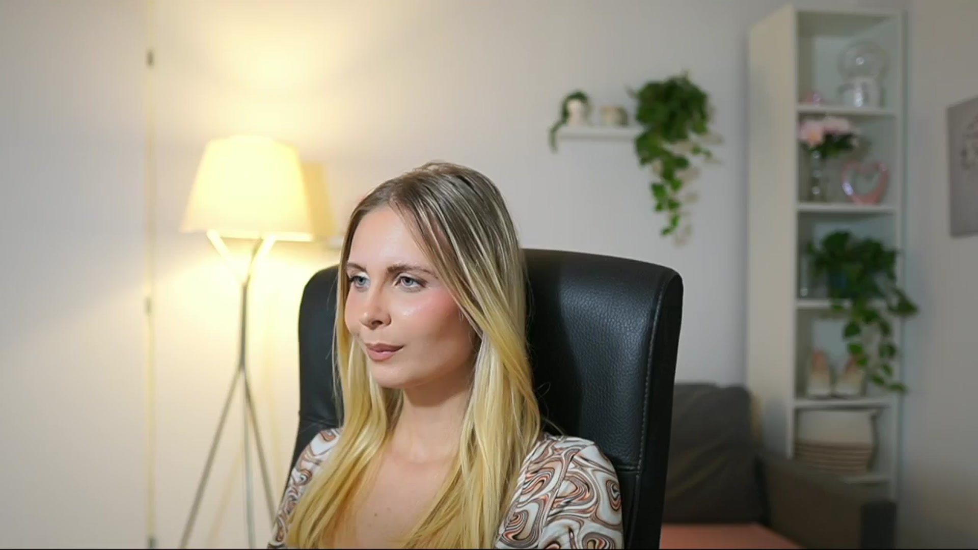 Gallery image thumbnail from Catecrago_'s myfreecams stream on, 09/15/2025, 16:33 image 15 of 20