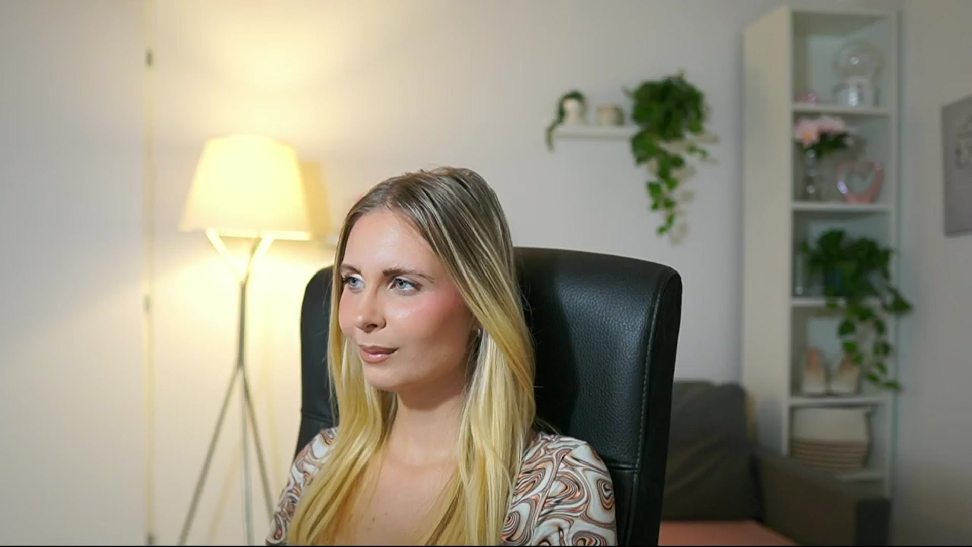 Gallery image thumbnail from Catecrago_'s myfreecams stream on, 09/15/2025, 16:33 image 19 of 20