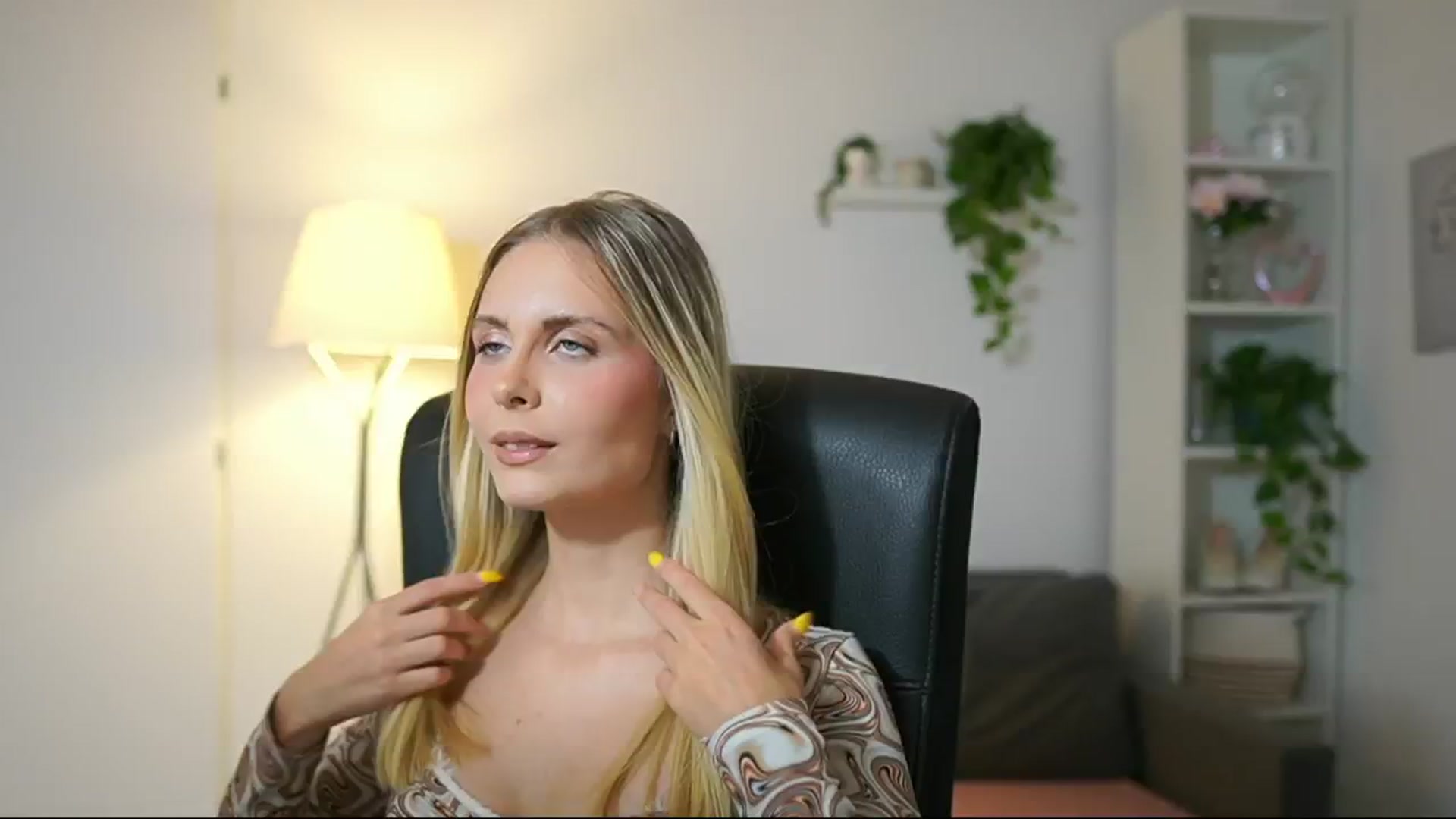 Gallery image thumbnail from Catecrago_'s myfreecams stream on, 09/15/2025, 16:33 image 12 of 20