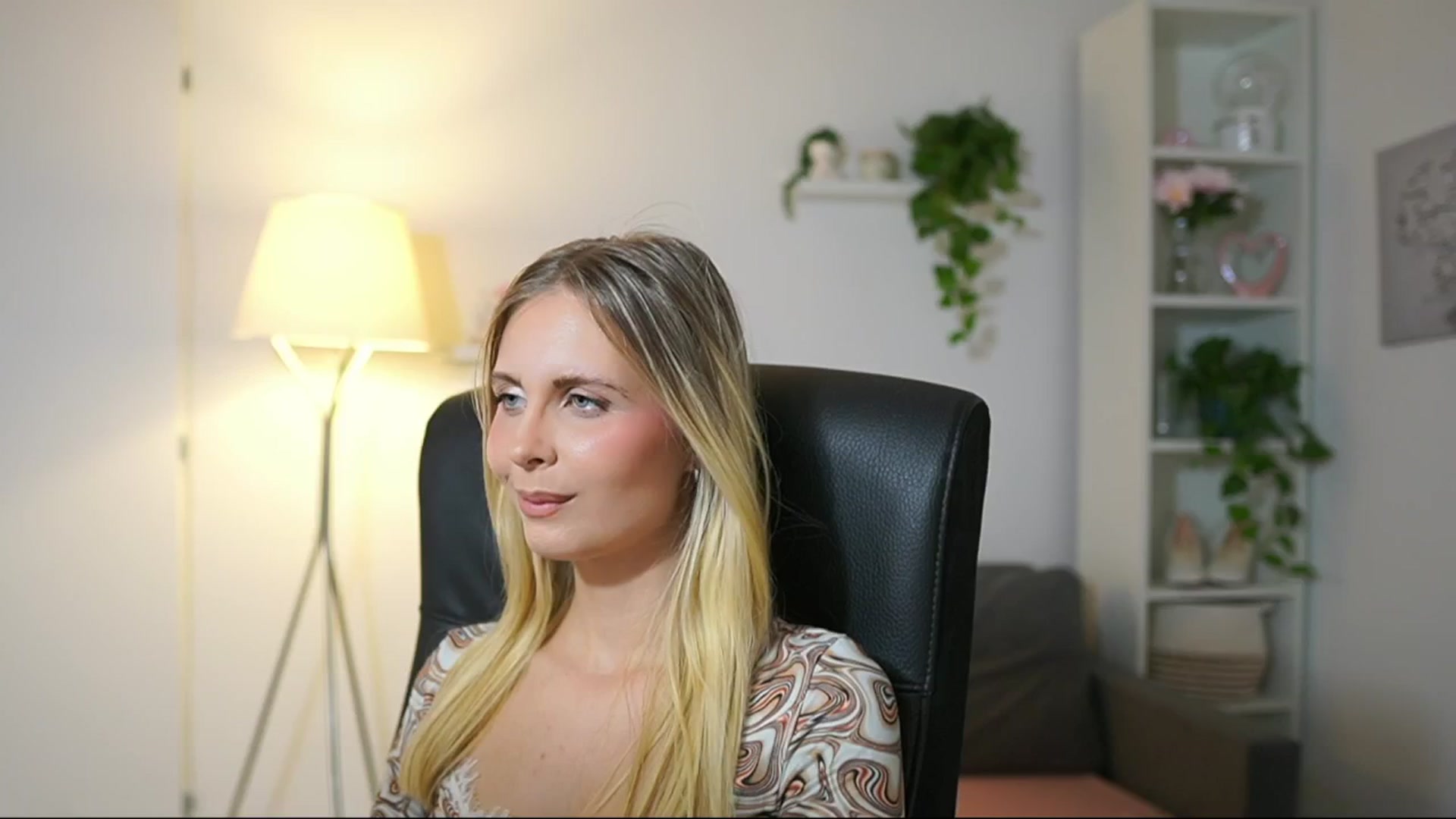 Gallery image thumbnail from Catecrago_'s myfreecams stream on, 09/15/2025, 17:25 image 17 of 20