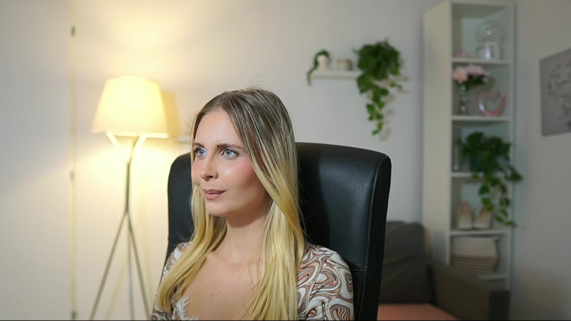 Gallery image thumbnail from Catecrago_'s myfreecams stream on, 09/15/2025, 17:25 image 9 of 20