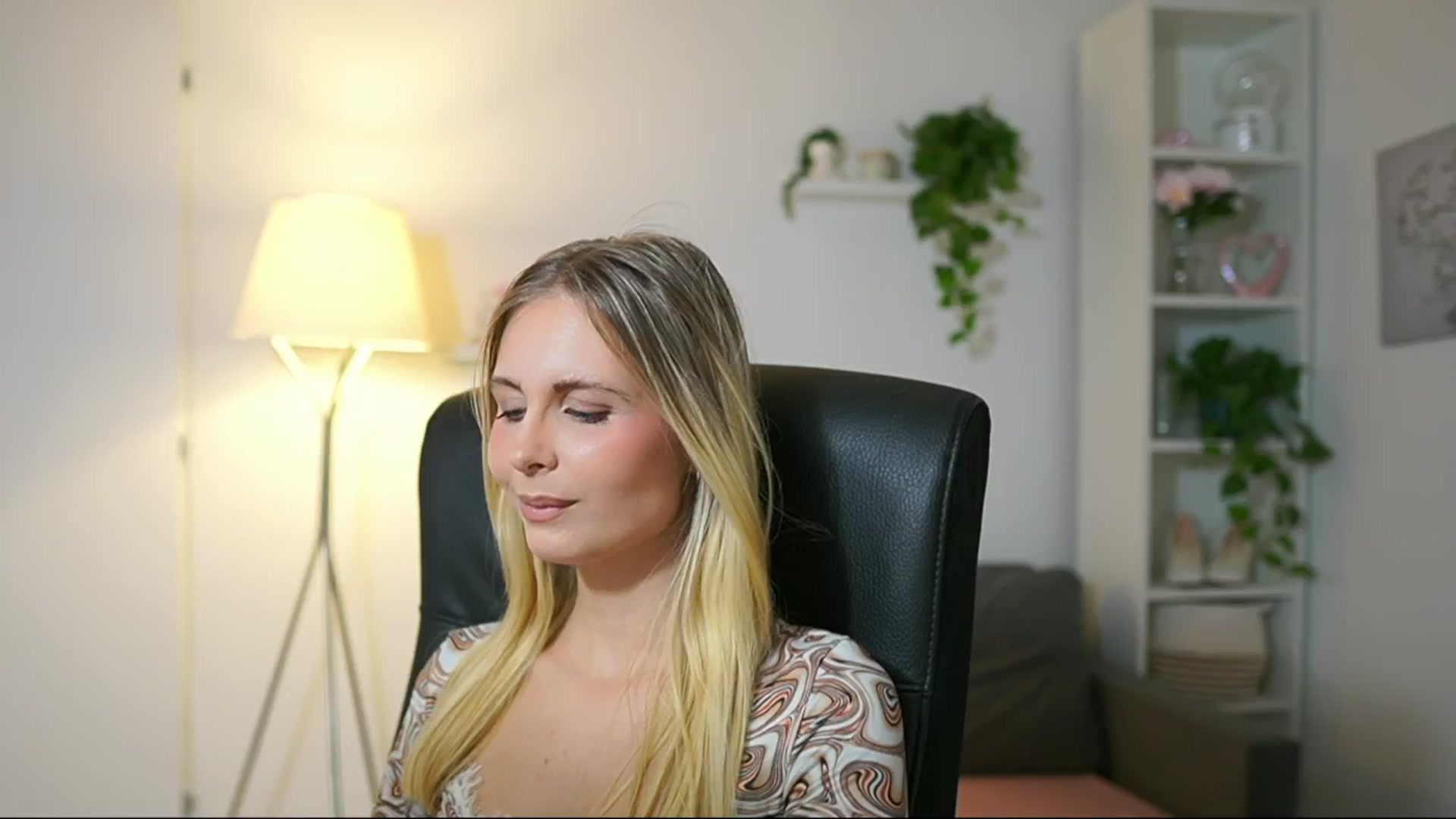 Gallery image thumbnail from Catecrago_'s myfreecams stream on, 09/15/2025, 17:25 image 19 of 20