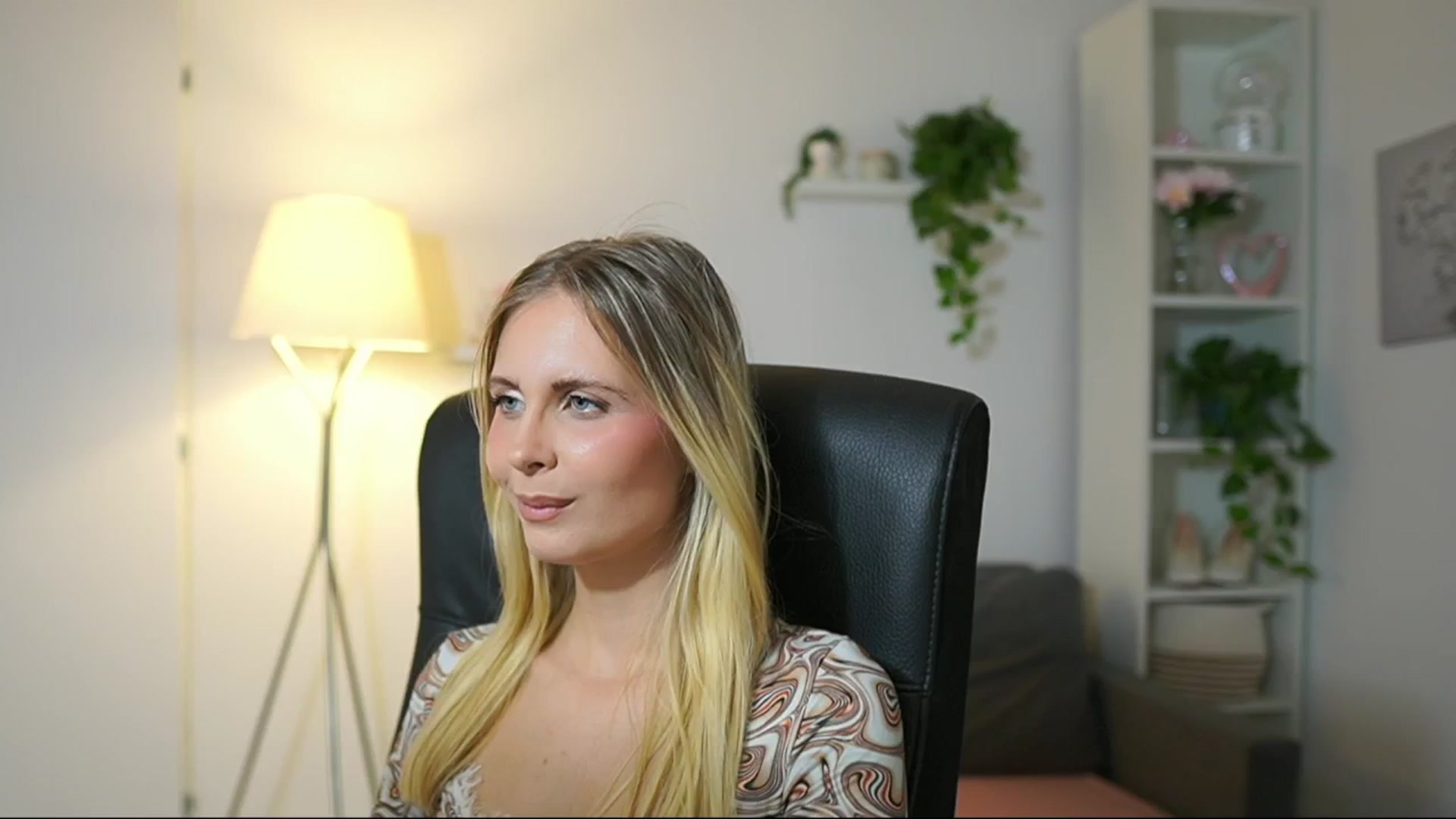 Gallery image thumbnail from Catecrago_'s myfreecams stream on, 09/15/2025, 17:25 image 20 of 20