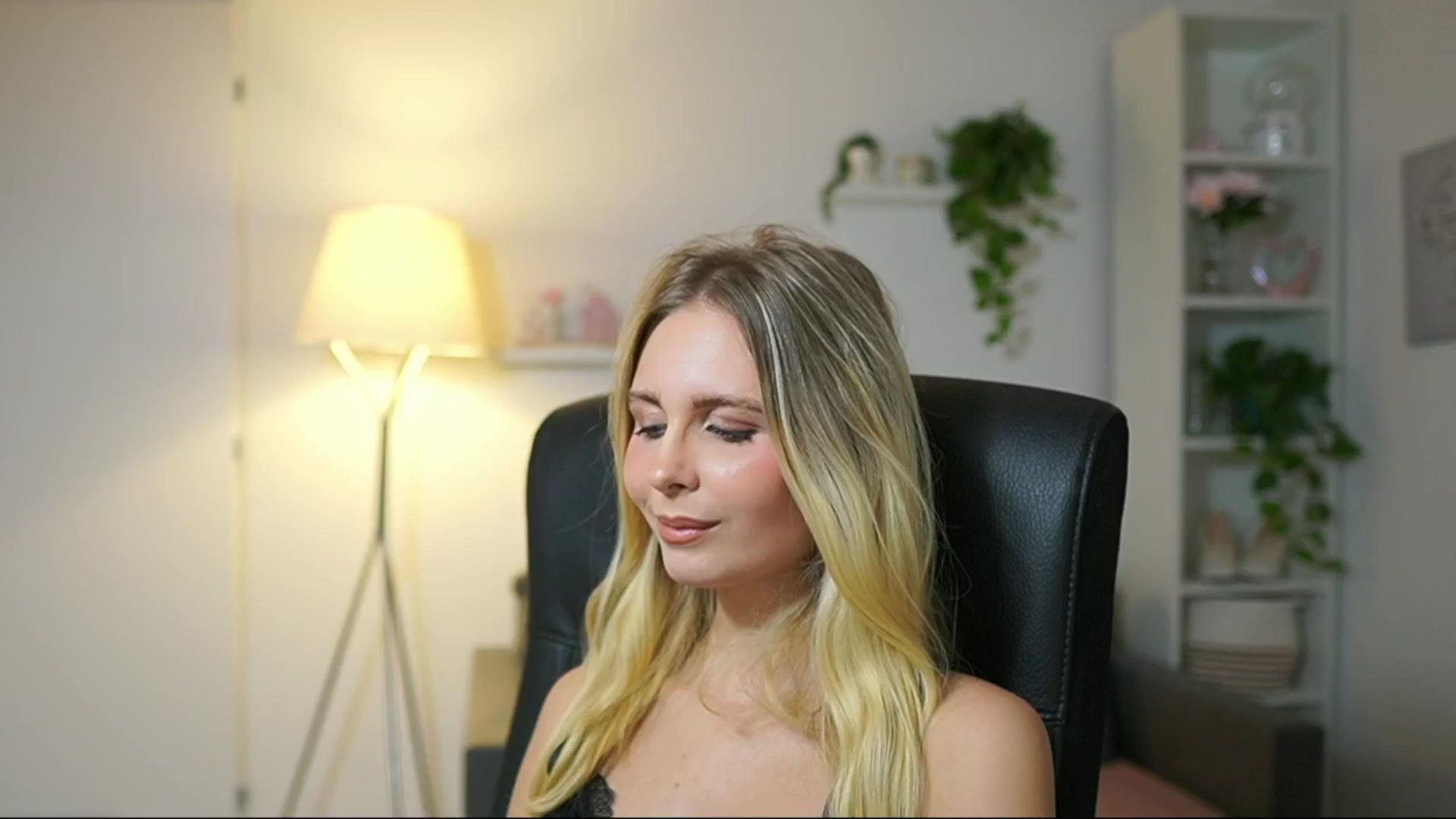 Gallery image thumbnail from Catecrago_'s myfreecams stream on, 09/16/2025, 15:44 image 9 of 20